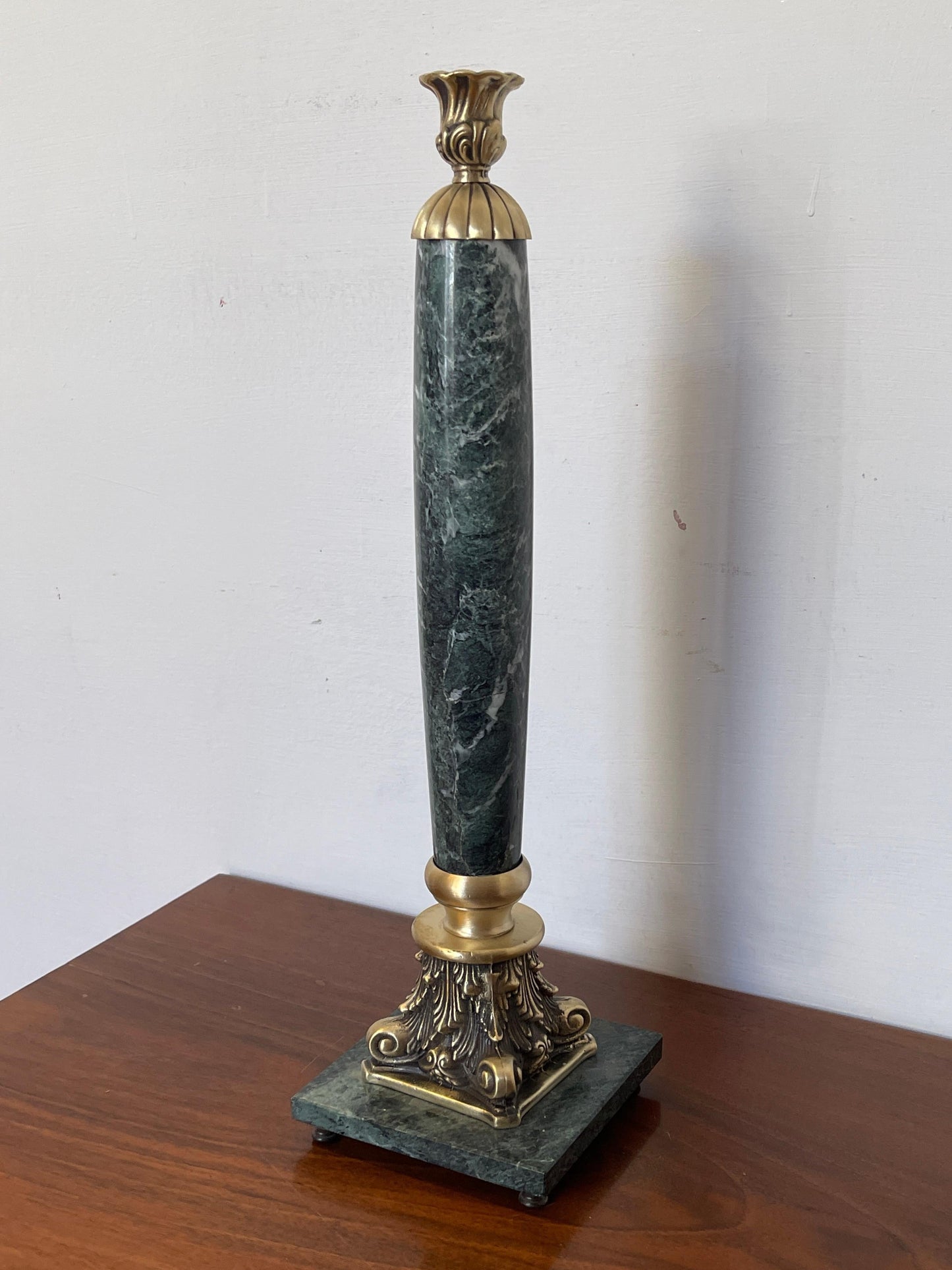 Elegante Candeliere Italiano in Marmo Verde e Bronzo, anni '90