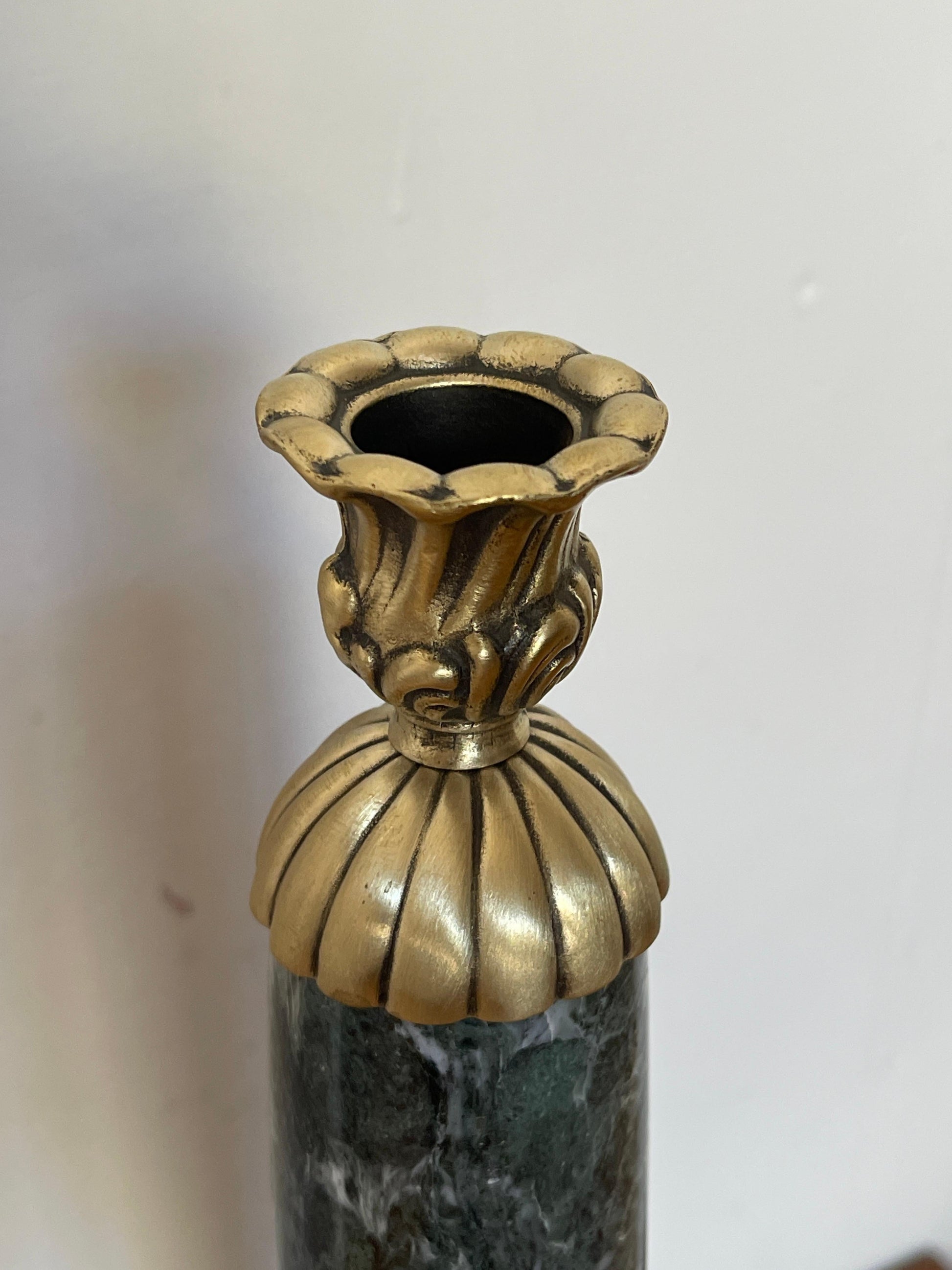 Elegante Candeliere Italiano in Marmo Verde e Bronzo, anni '90