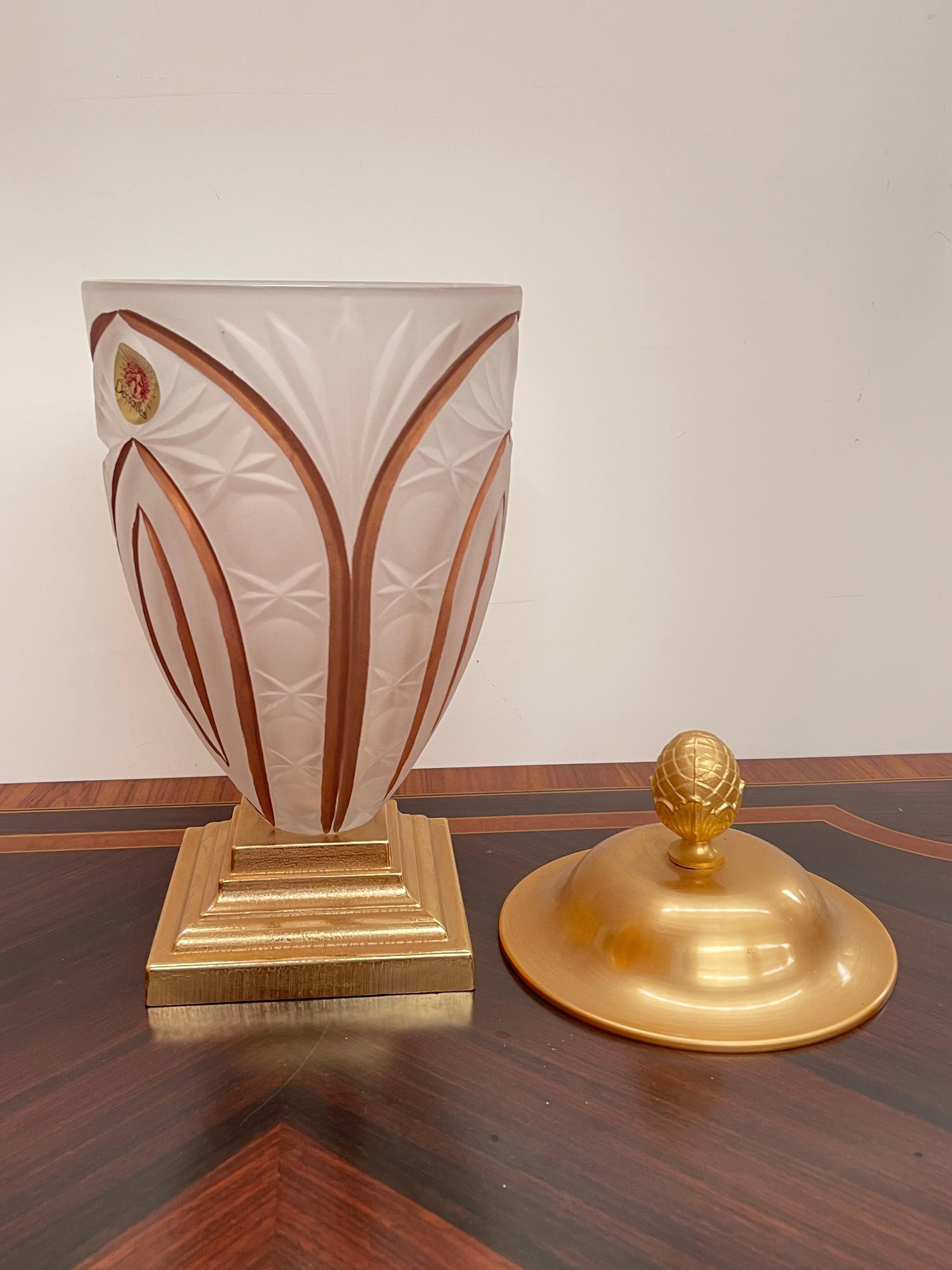 Vaso in vetro artistico con Base Dorata e Coperchio, Italia, anni '90