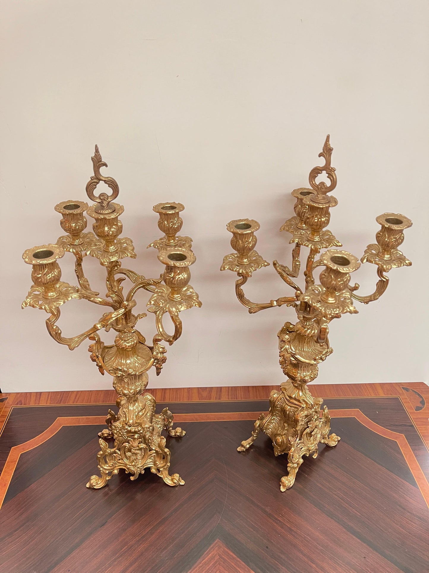 Coppia di Candelabri Antichi in Bronzo Dorato - Stile Rococò, XX Secolo