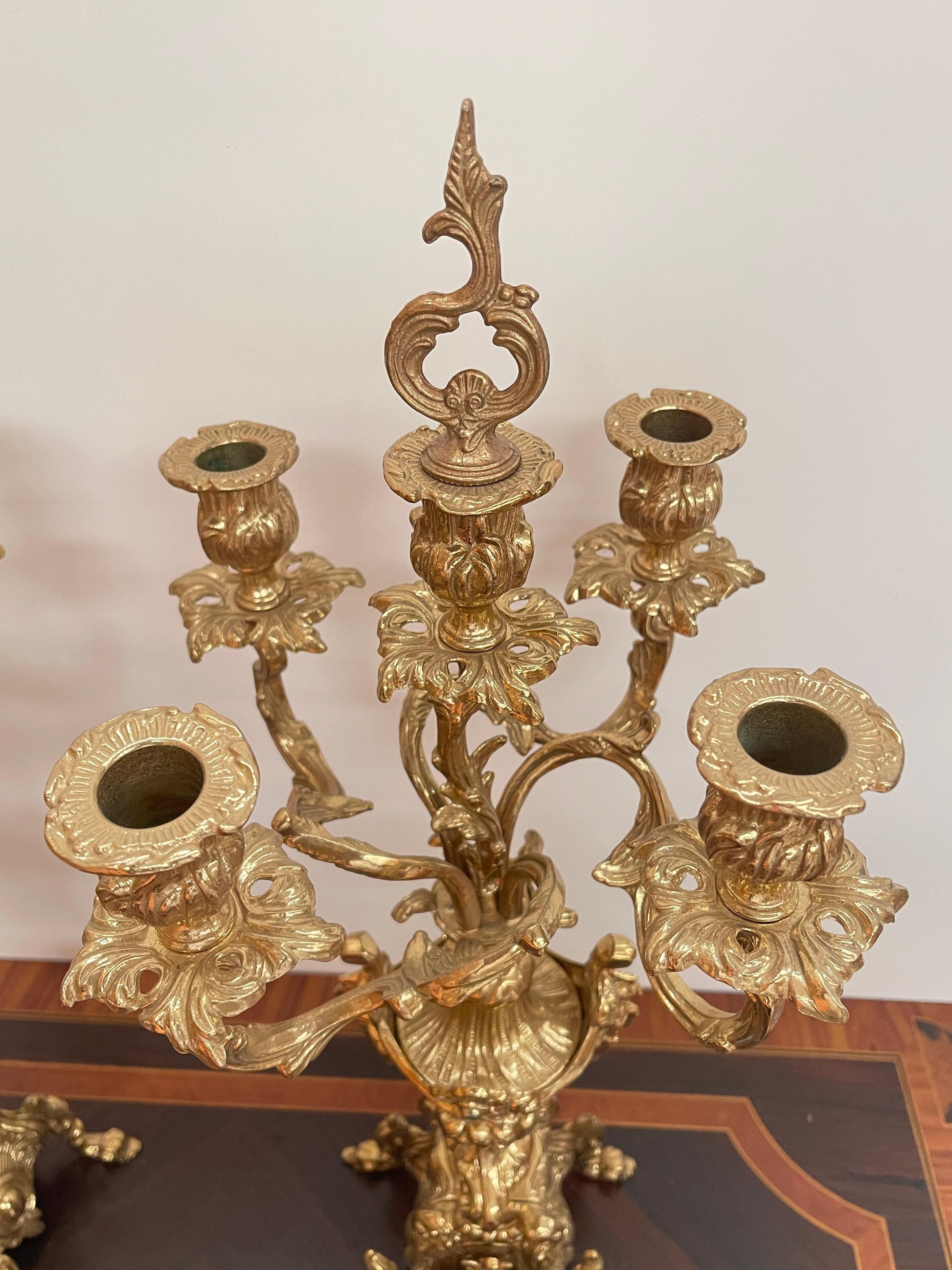 Coppia di Candelabri Antichi in Bronzo Dorato - Stile Rococò, XX Secolo