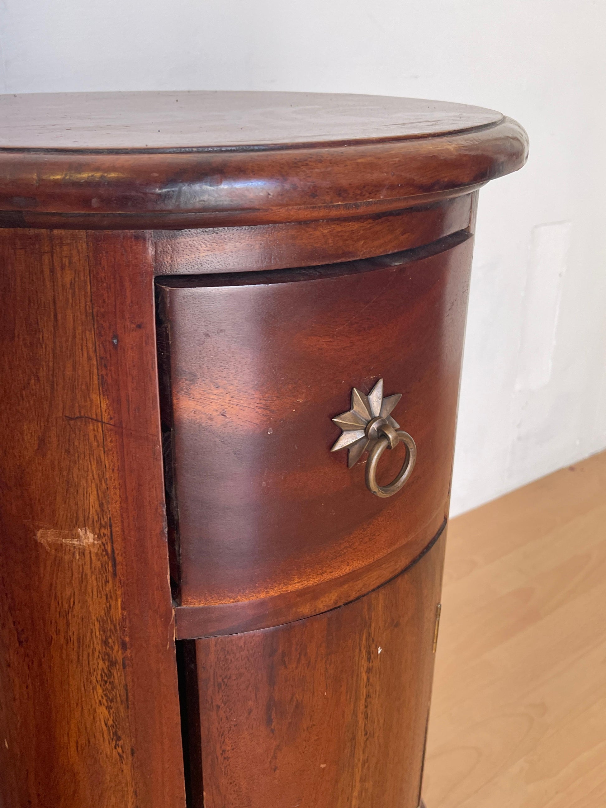 Coppia di Comodini Rotondi in Legno Massello - Stile Coloniale Vintage