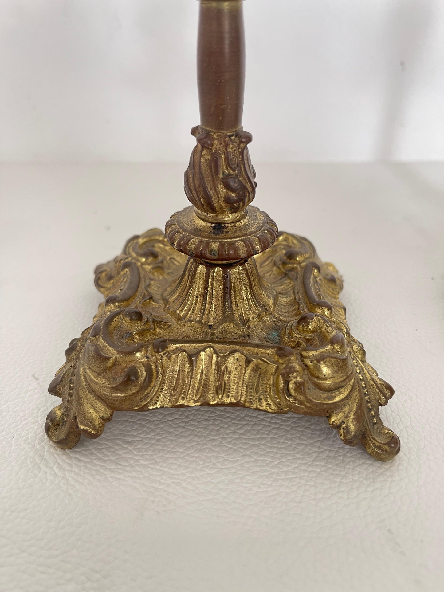 Coppia di Candelieri Antichi in Bronzo Dorato - Stile Barocco Classico