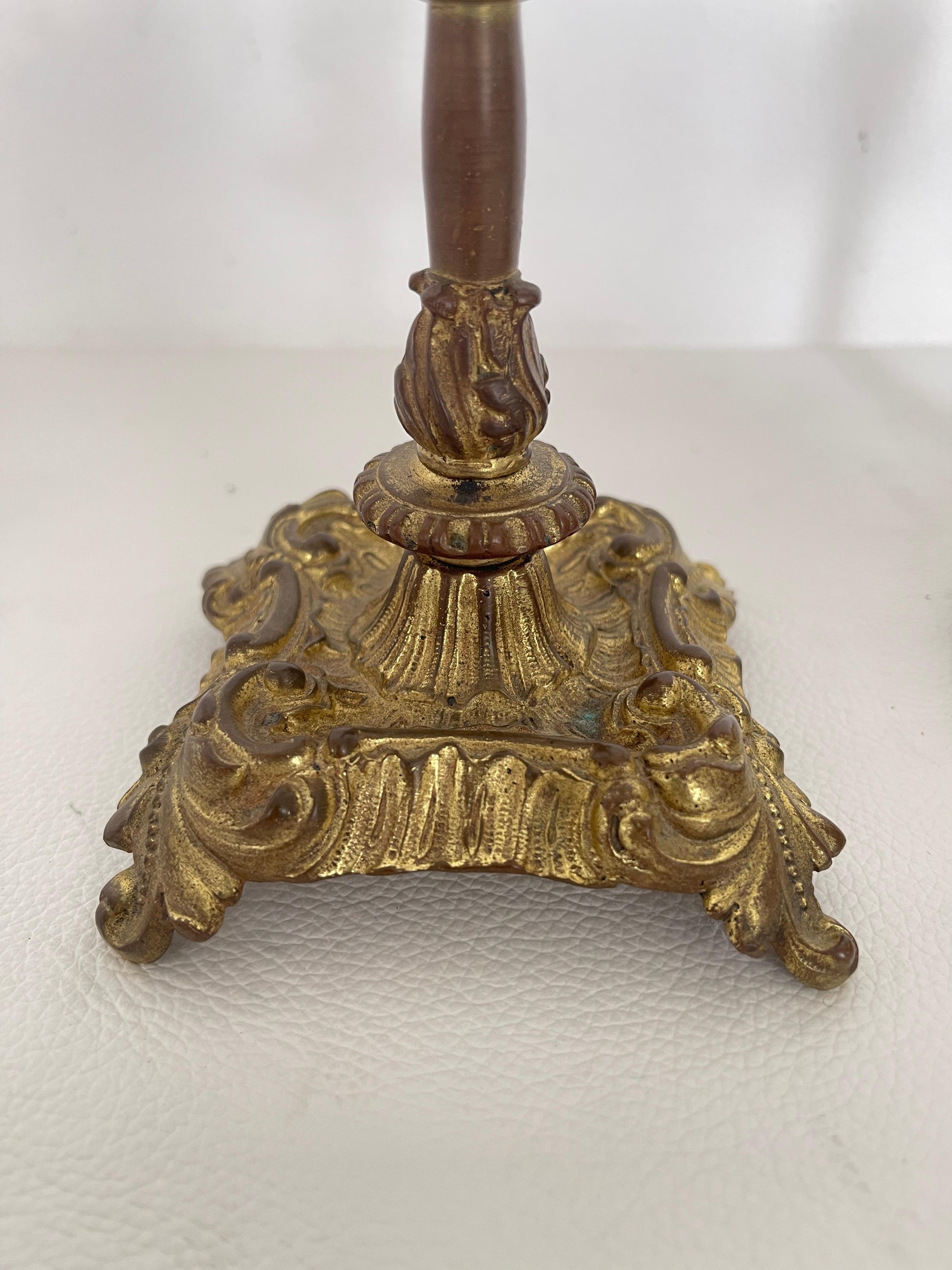 Coppia di Candelieri Antichi in Bronzo Dorato - Stile Barocco Classico