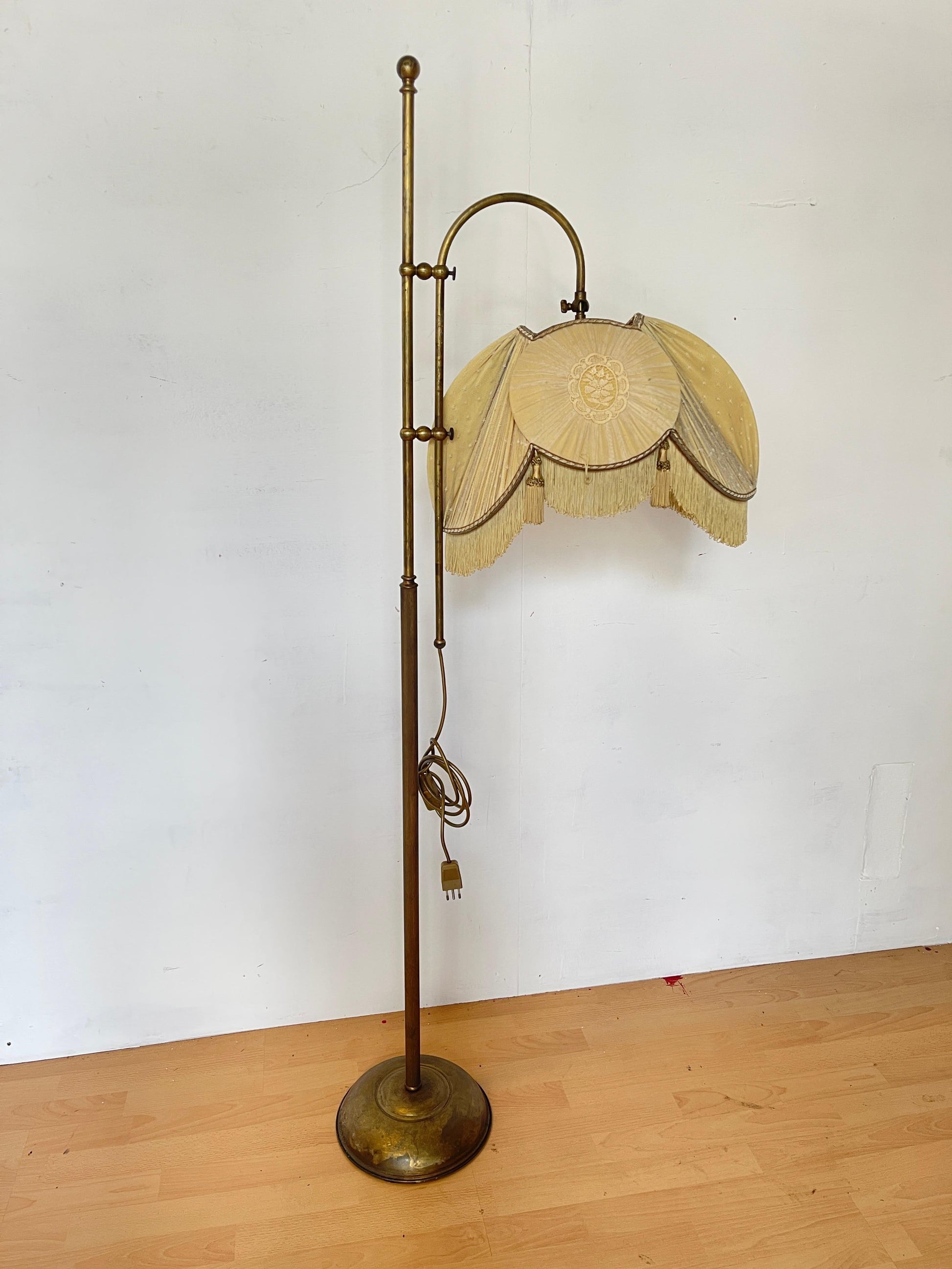 Lampada da Terra Vintage con Paralume Ricamato in Stile Liberty, anni '60