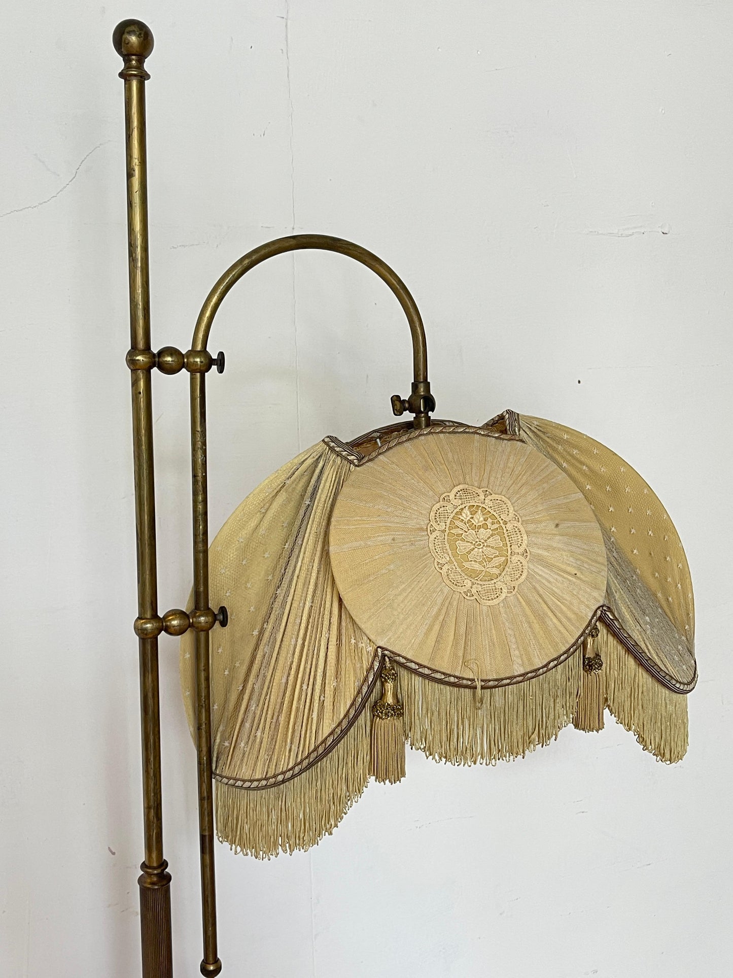 Lampada da Terra Vintage con Paralume Ricamato in Stile Liberty, anni '60