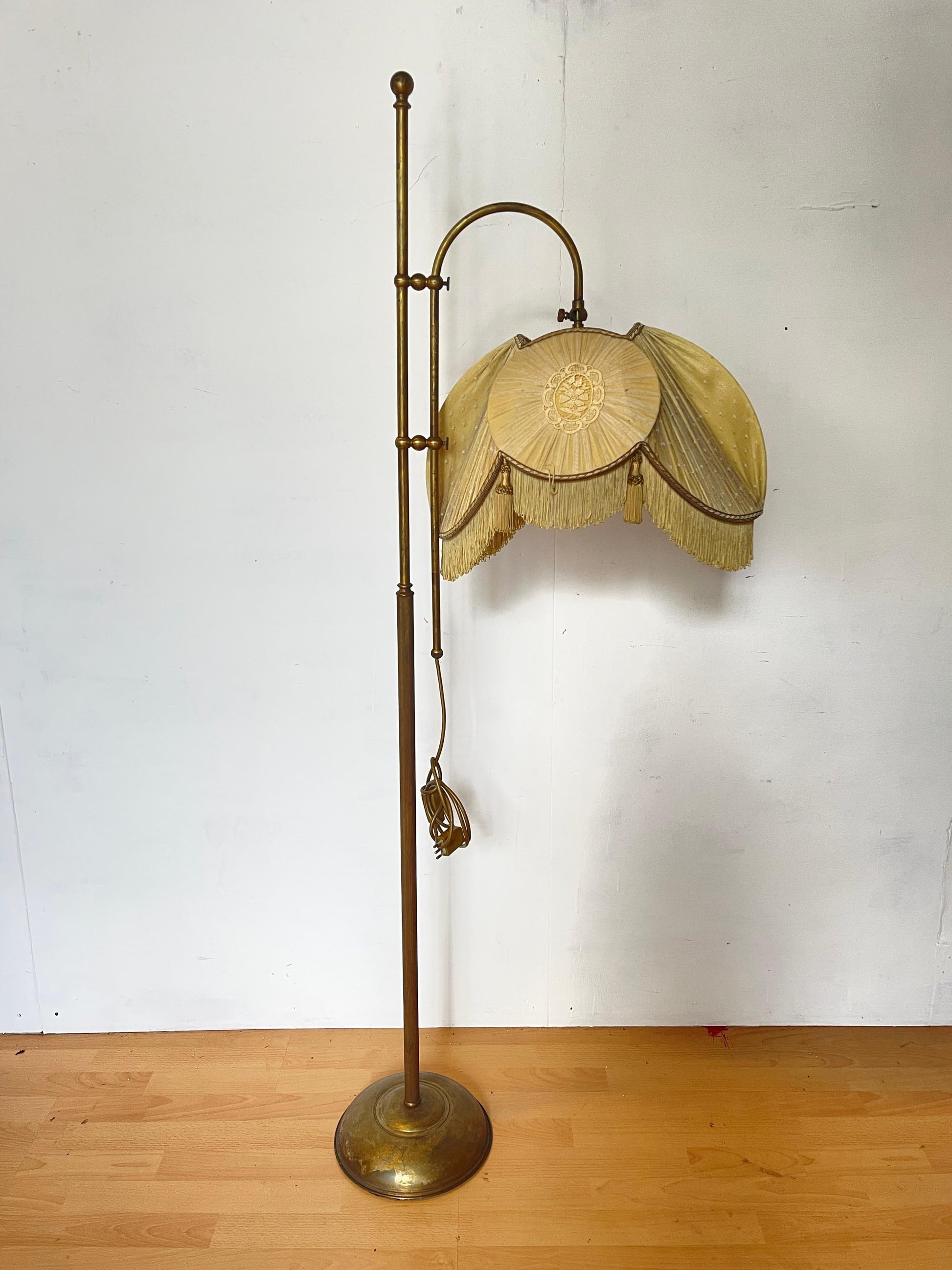 Lampada da Terra Vintage con Paralume Ricamato in Stile Liberty, anni '60