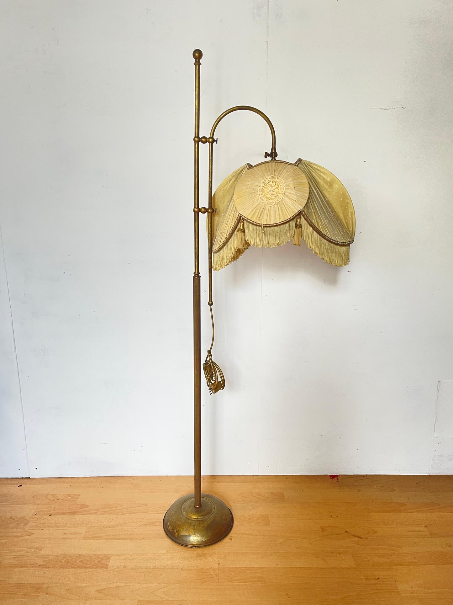 Lampada da Terra Vintage con Paralume Ricamato in Stile Liberty, anni '60