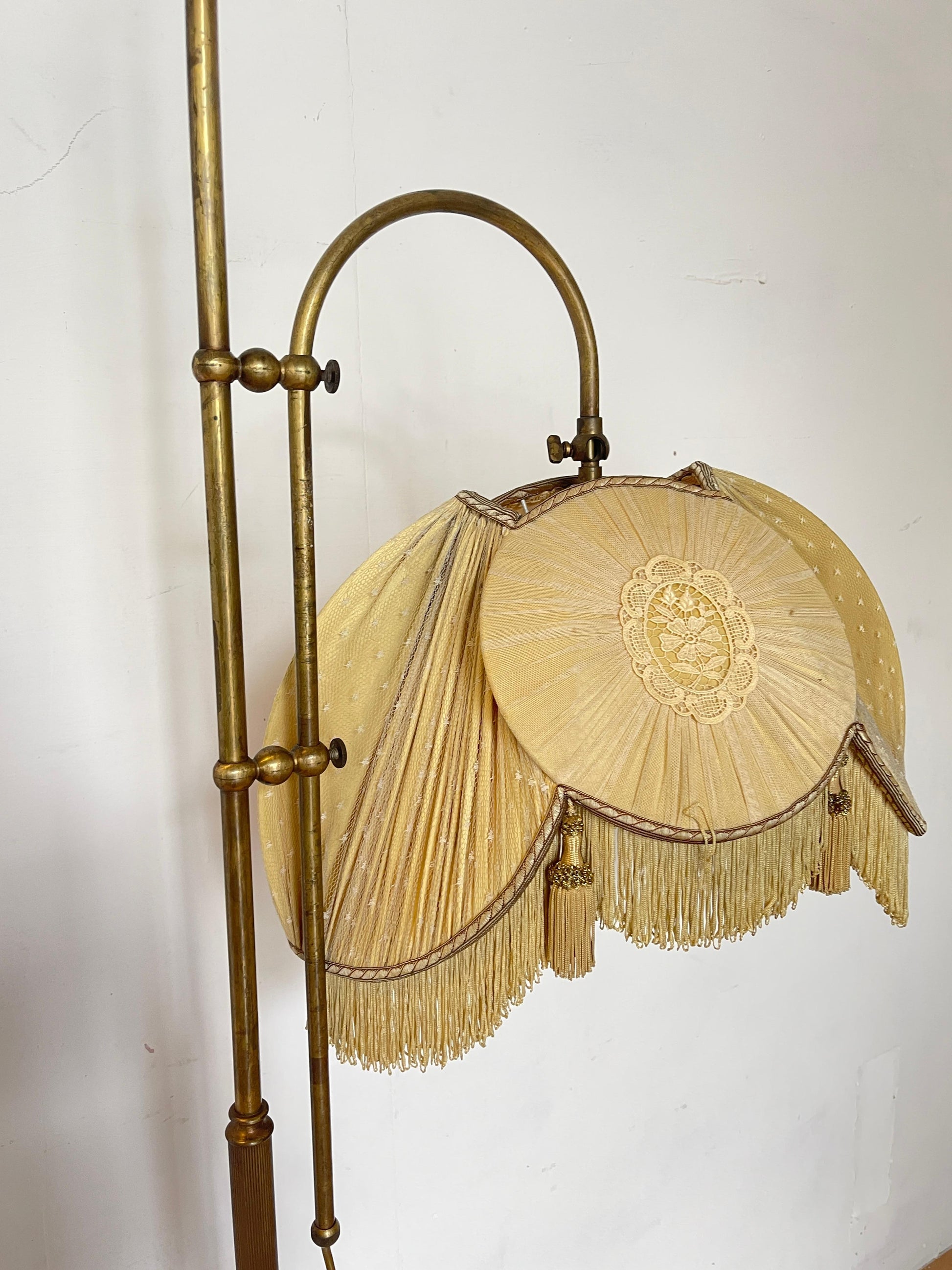 Lampada da Terra Vintage con Paralume Ricamato in Stile Liberty, anni '60