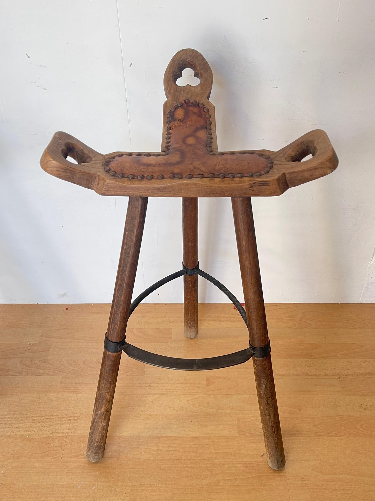 Coppia di Sgabelli Rustici in Legno Massello – Stile Montano Vintage