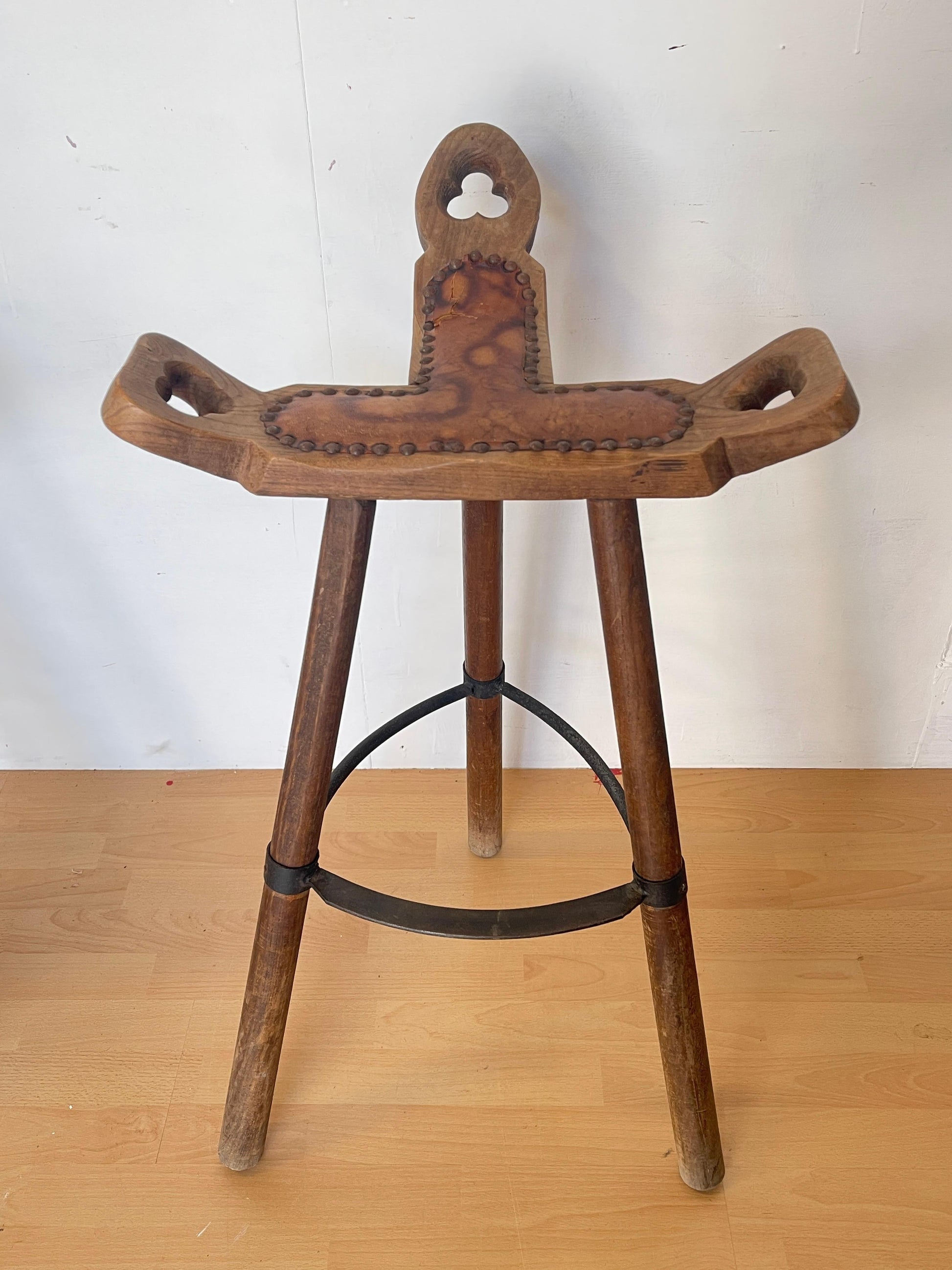 Coppia di Sgabelli Rustici in Legno Massello – Stile Montano Vintage