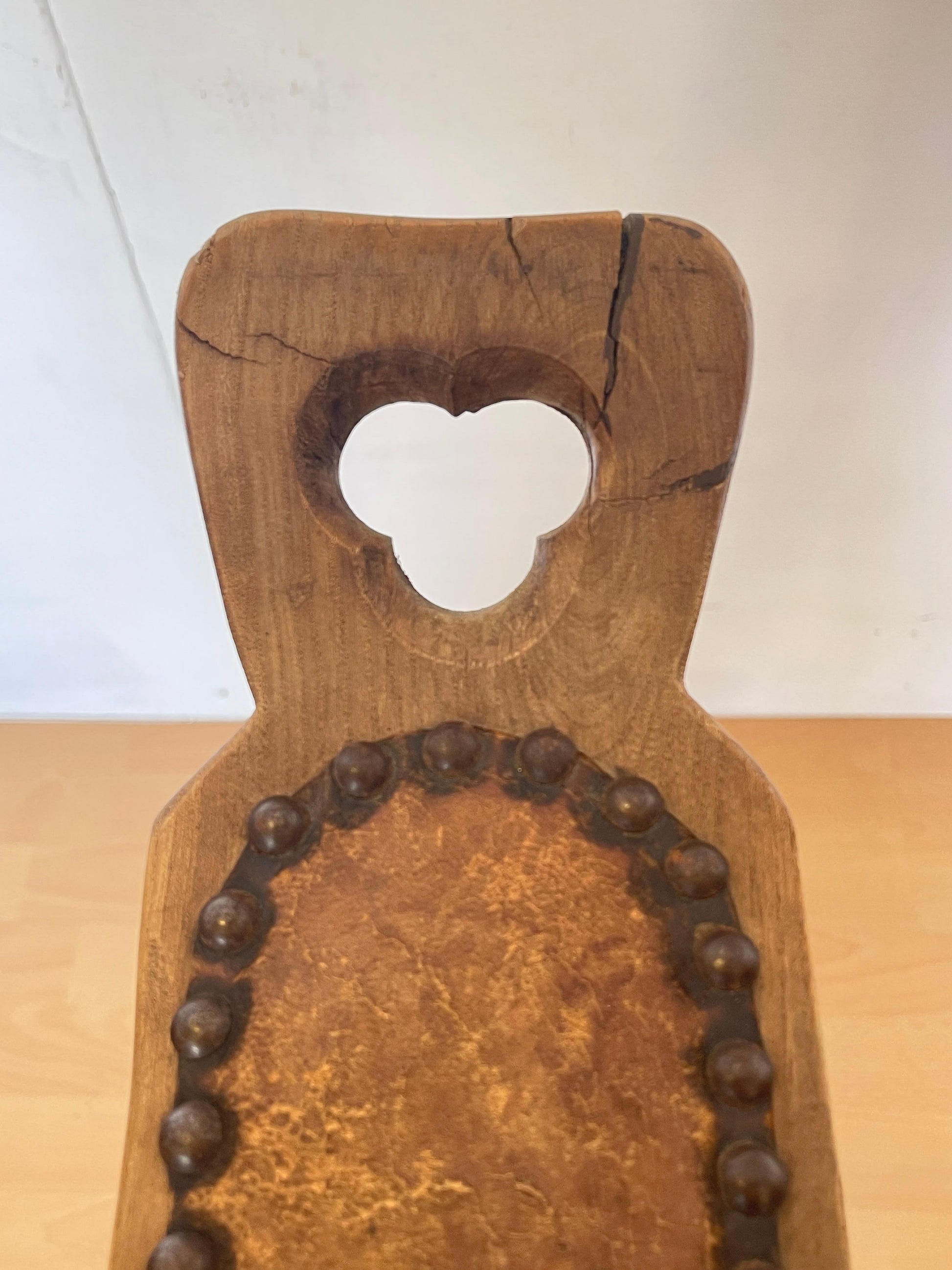 Coppia di Sgabelli Rustici in Legno Massello – Stile Montano Vintage