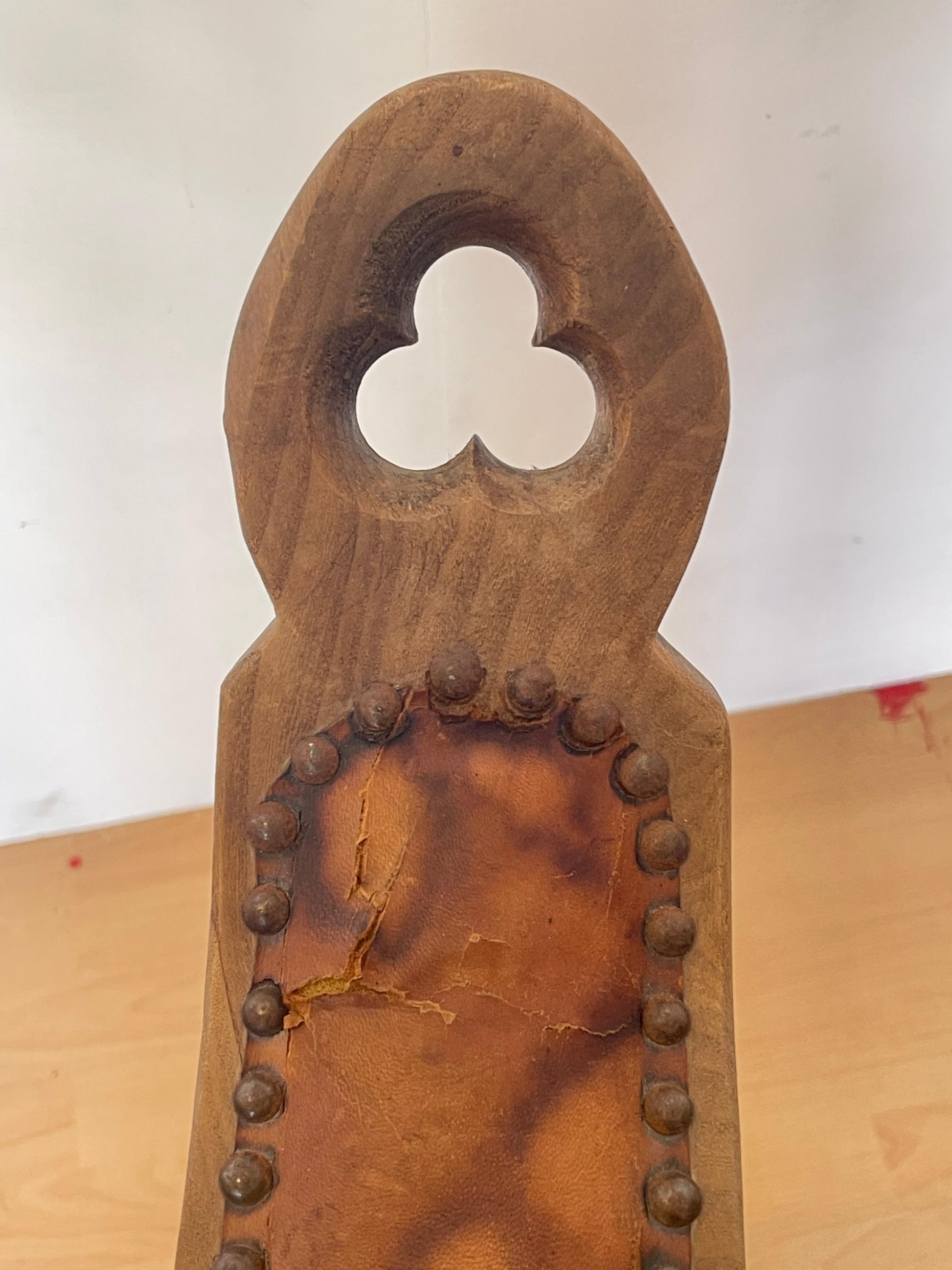 Coppia di Sgabelli Rustici in Legno Massello – Stile Montano Vintage