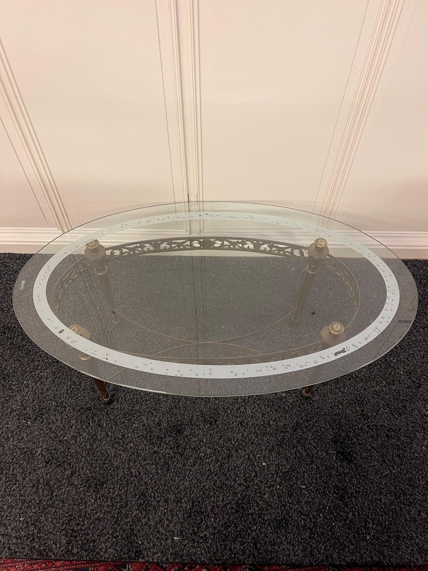 Tavolino da salotto ovale in vetro e ottone, stile classico elegante anni '50