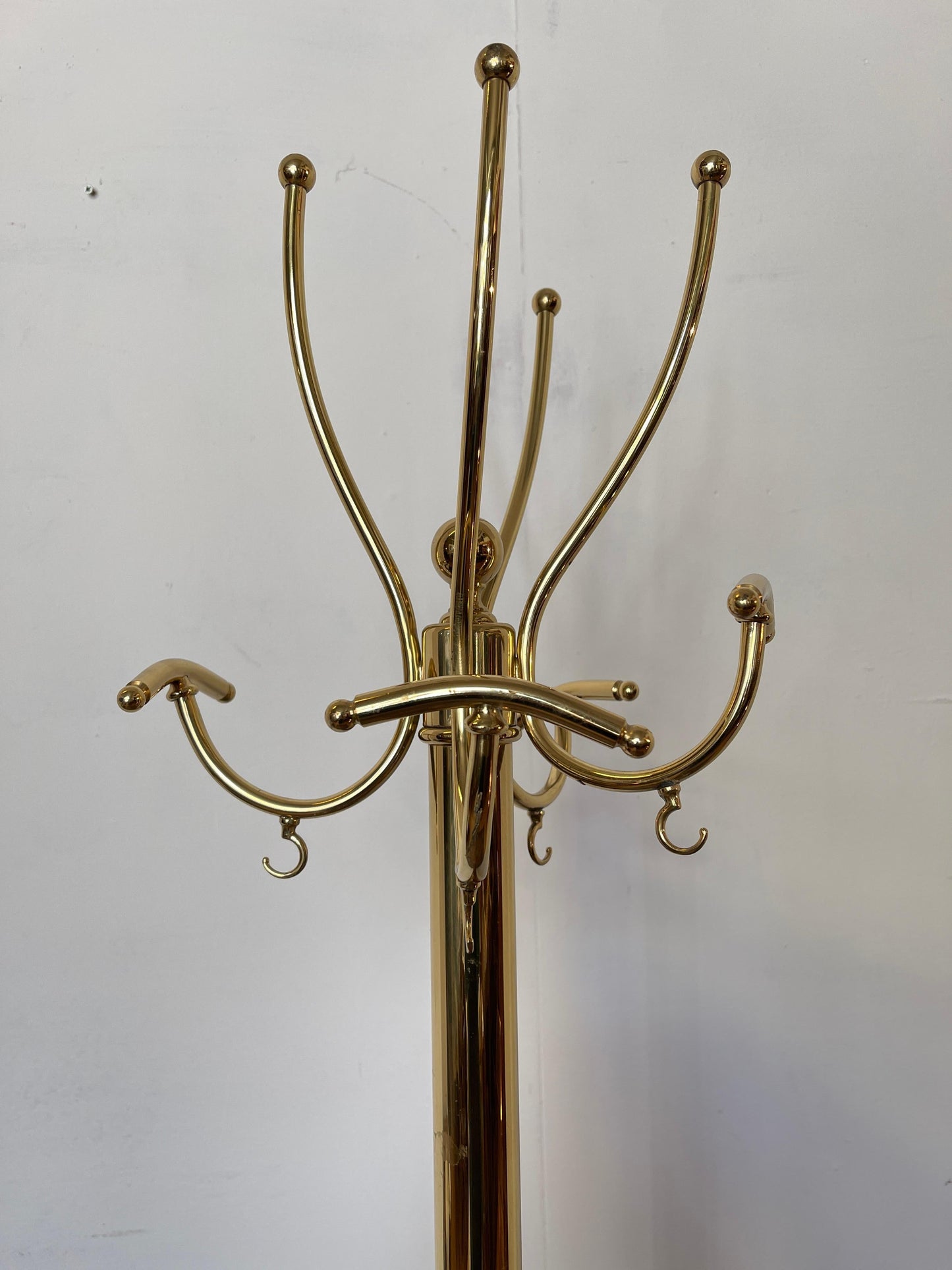 Elegante Appendiabiti da terra in ottone lucido, stile classico e raffinato 1980