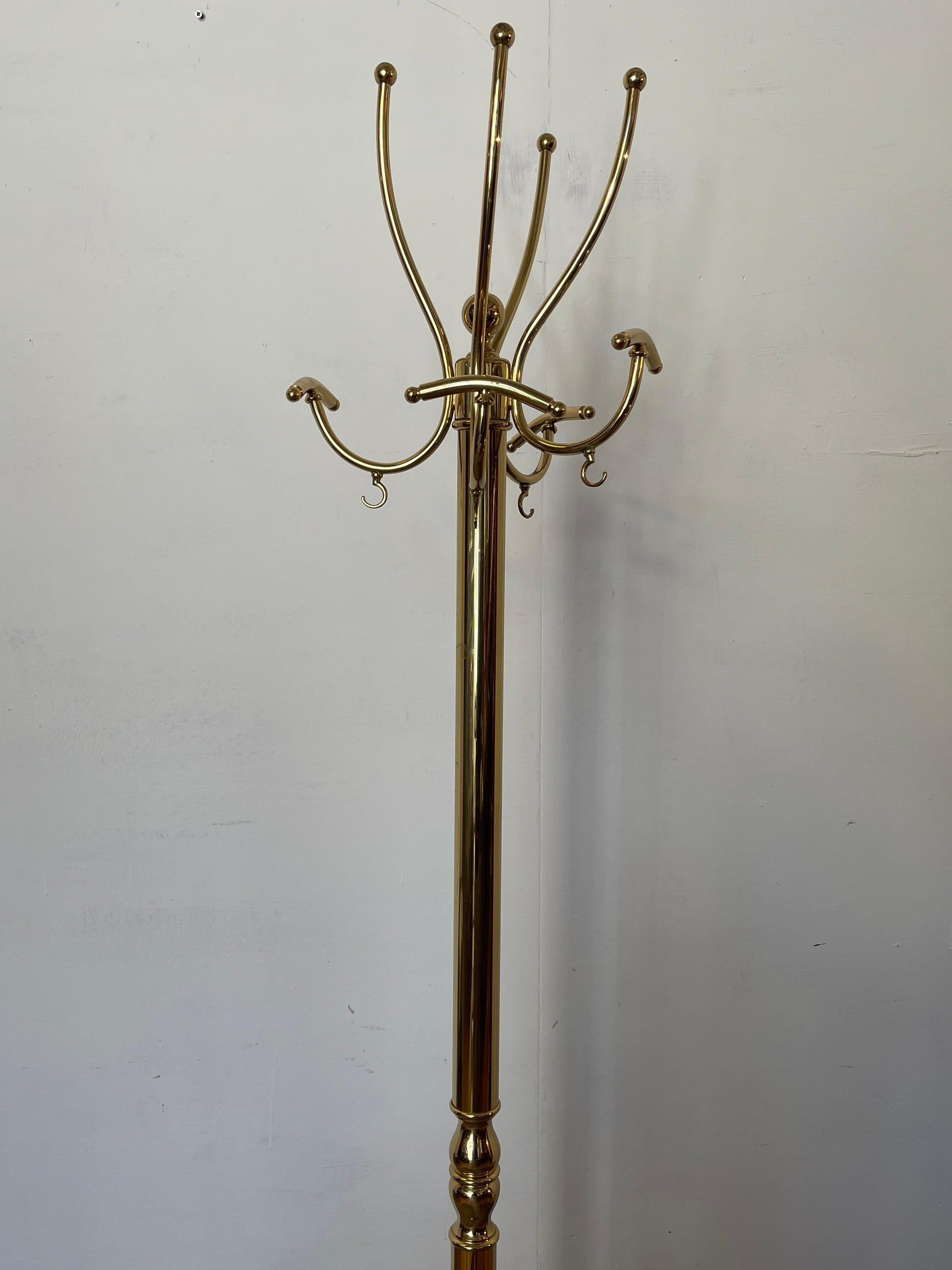 Elegante Appendiabiti da terra in ottone lucido, stile classico e raffinato 1980
