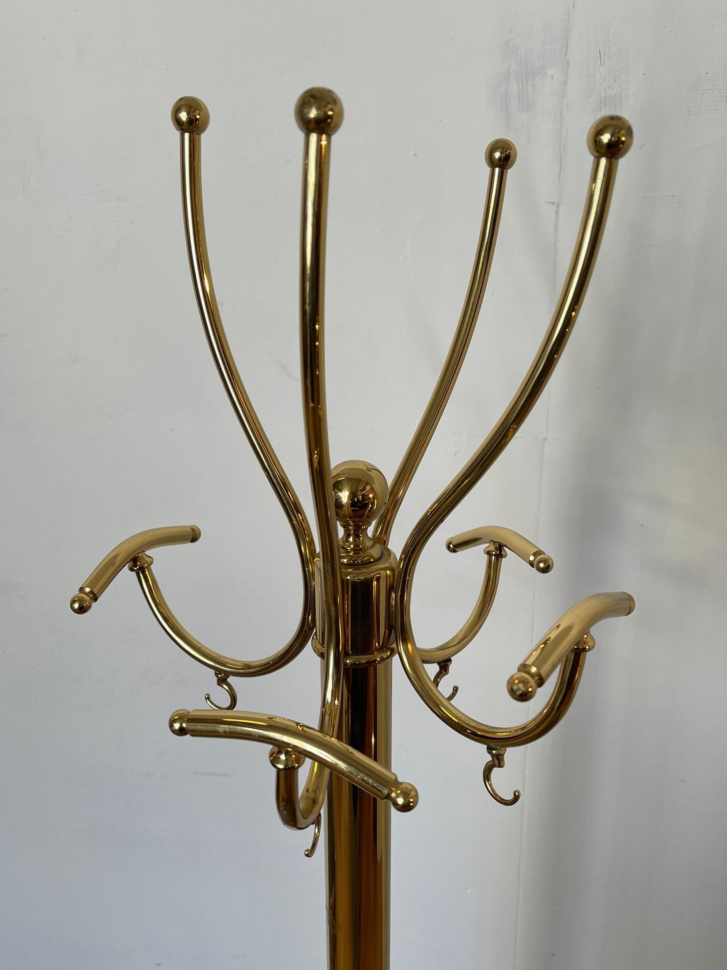 Elegante Appendiabiti da terra in ottone lucido, stile classico e raffinato 1980