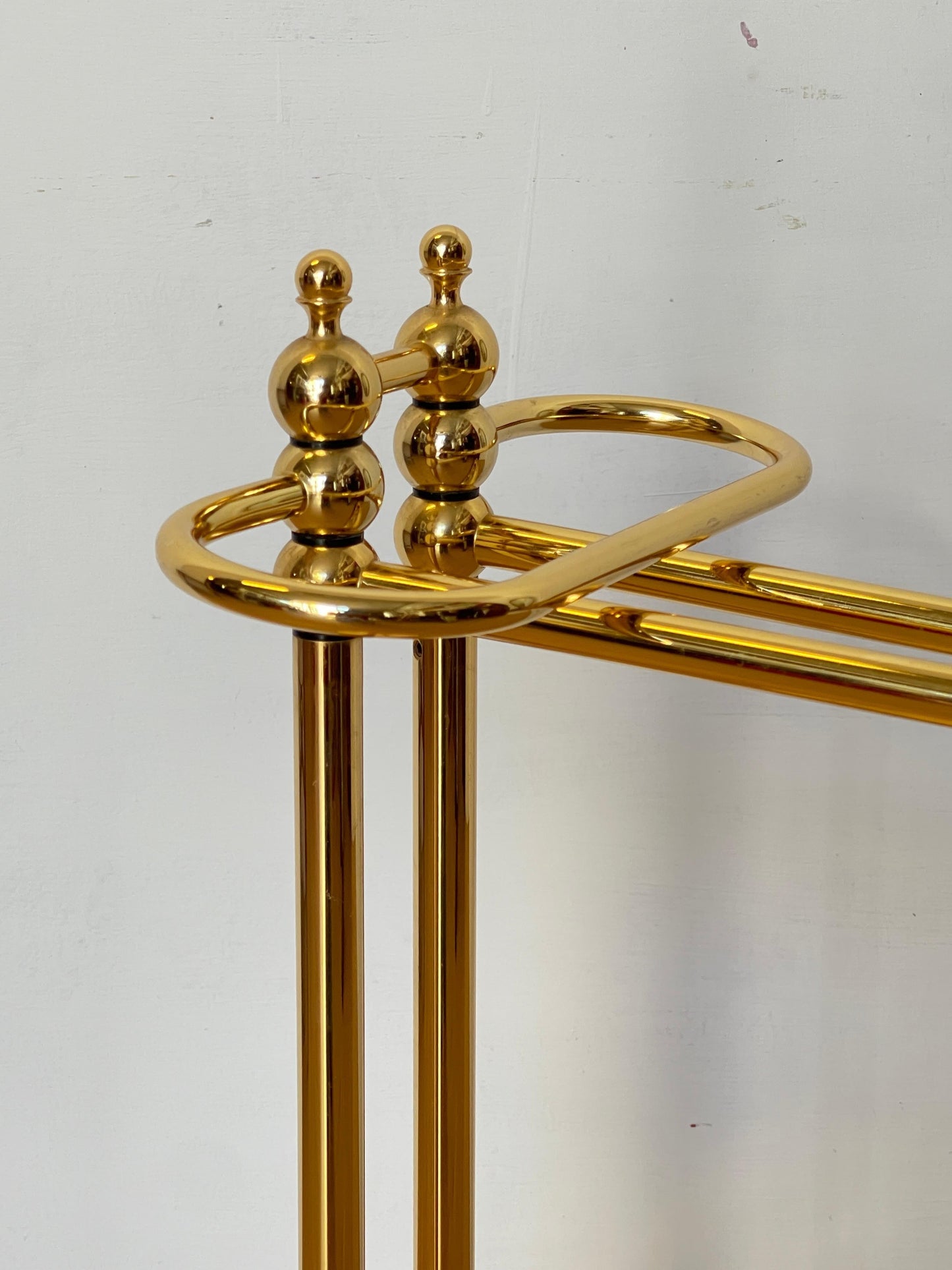 Portasciugamani da Terra in Ottone Lucido – Design Elegante e Funzionale