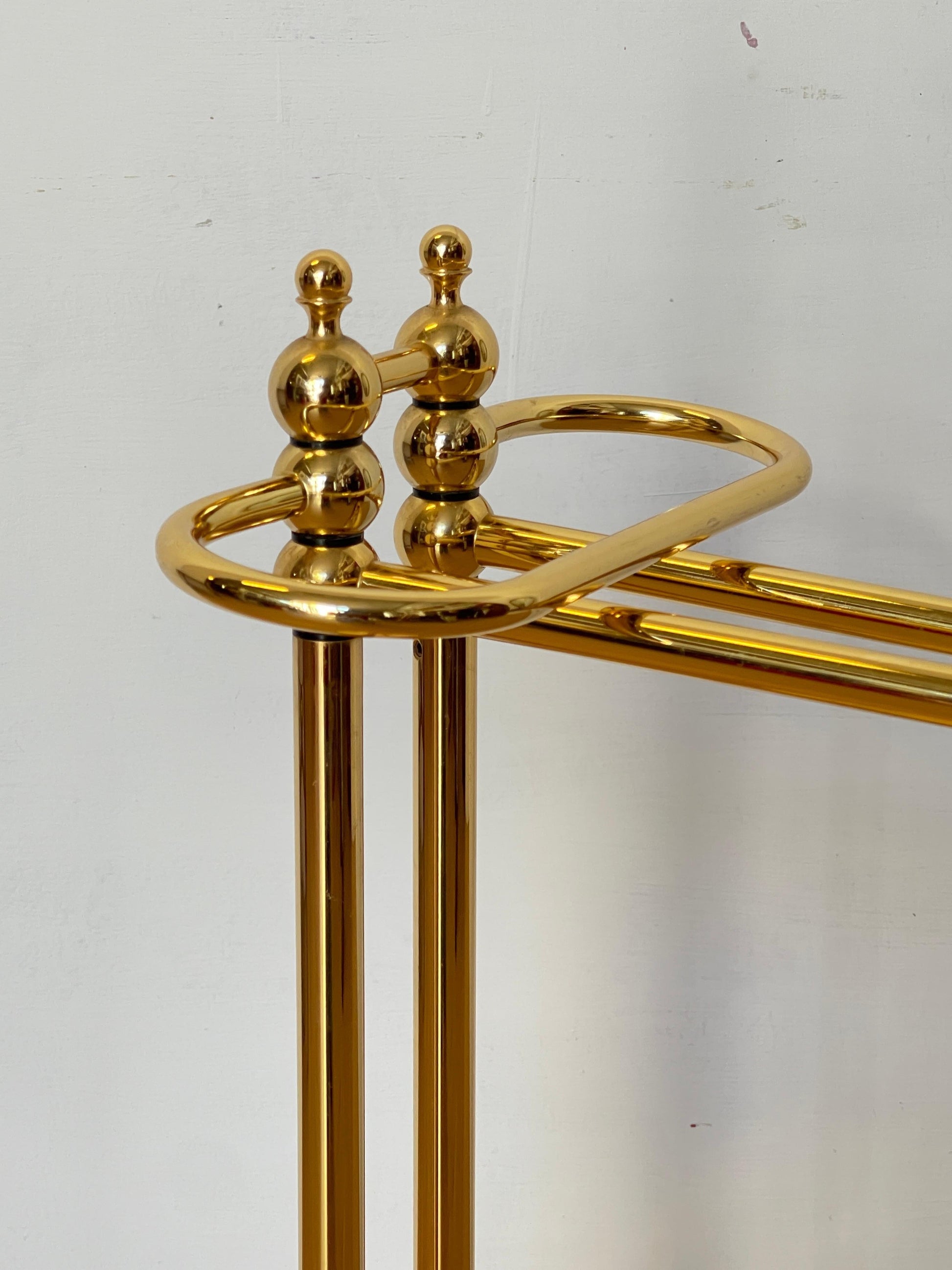 Portasciugamani da Terra in Ottone Lucido – Design Elegante e Funzionale