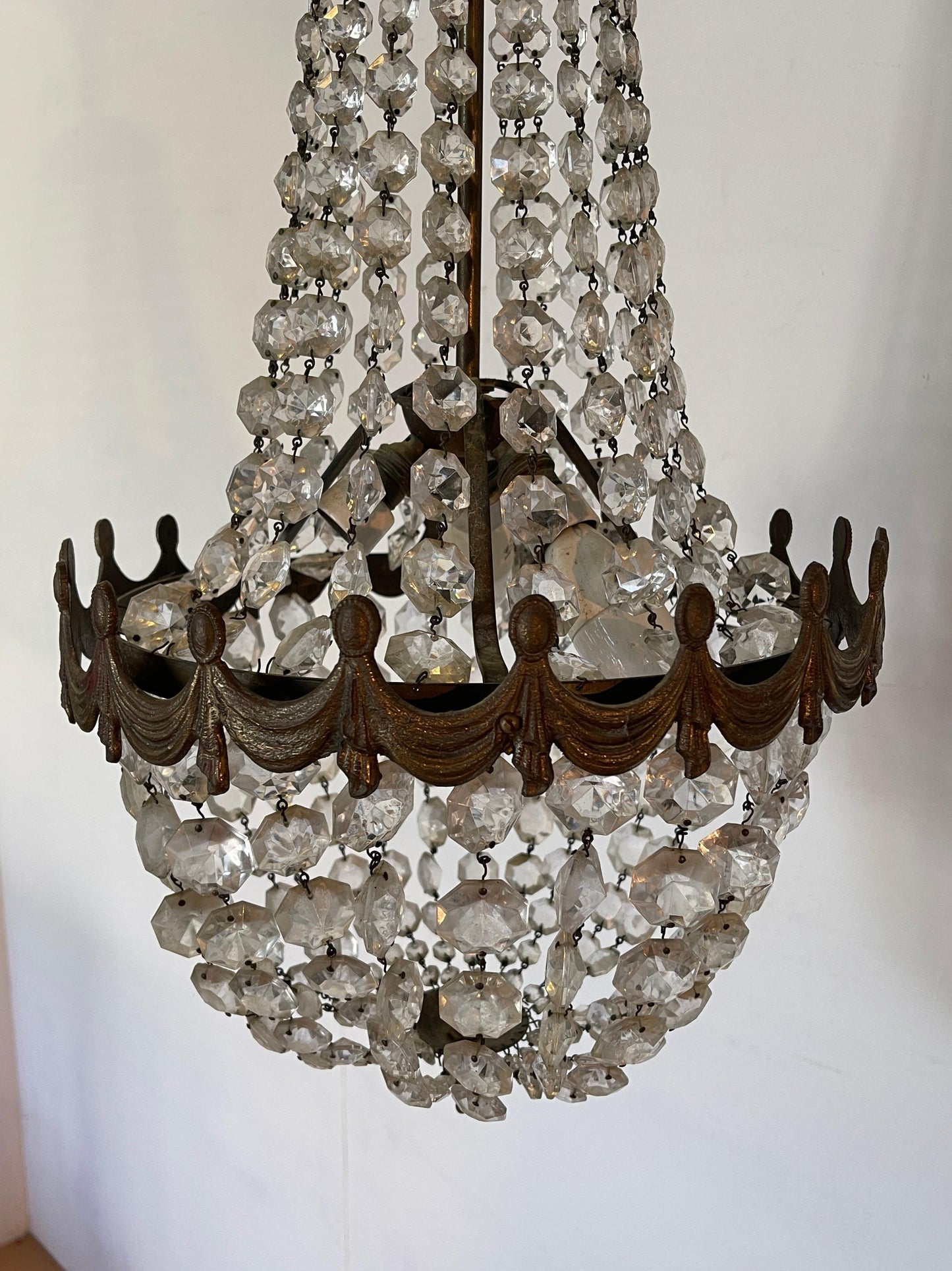 Lampadario in bronzo e cristallo stile imperio anni '50