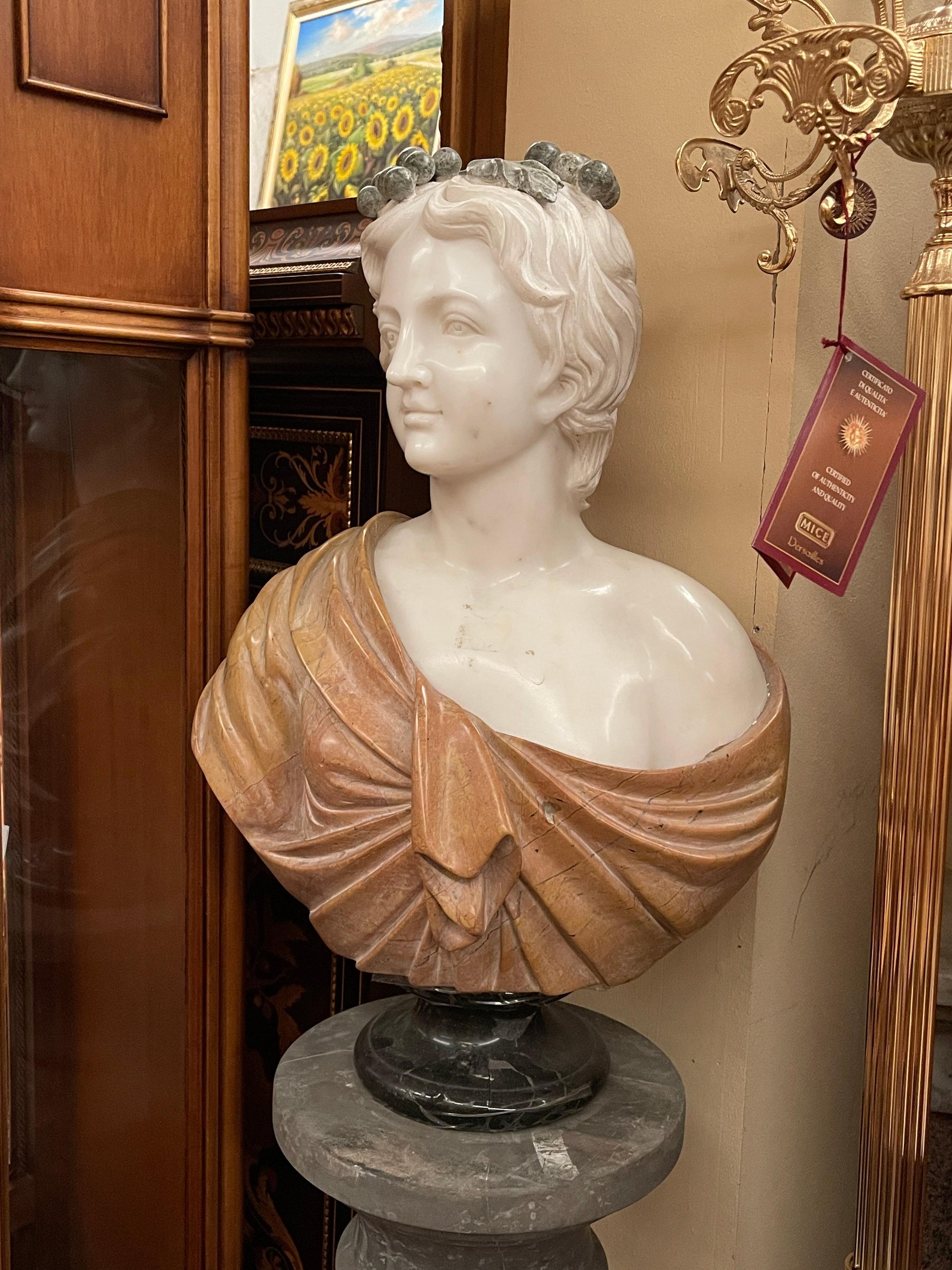 Busto in Marmo Policromo di Giovane Donna con Corona di Uva – Stile Neoclassico