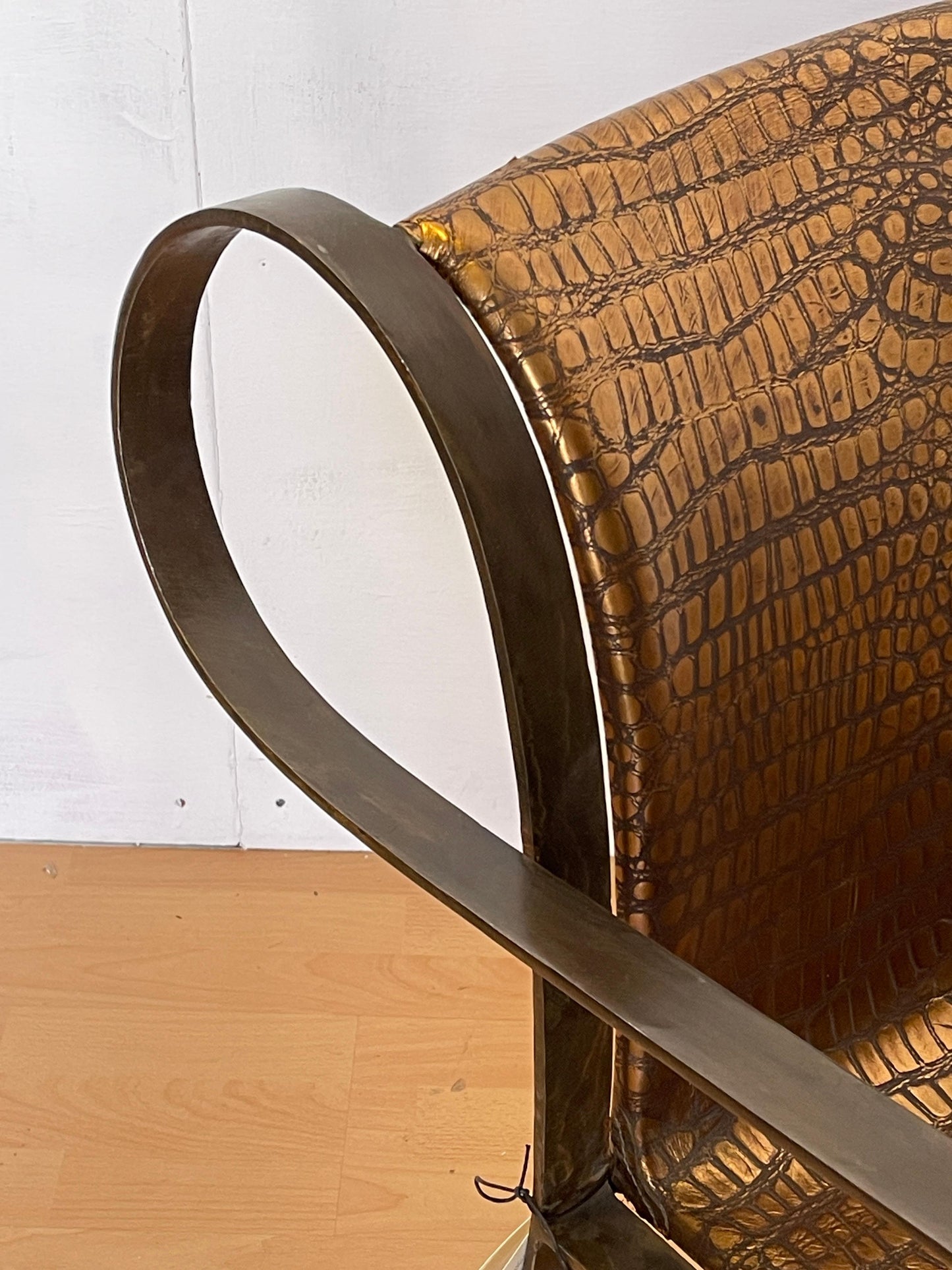 Sedia "Serpente" in Ferro Battuto e Pelle Effetto Coccodrillo