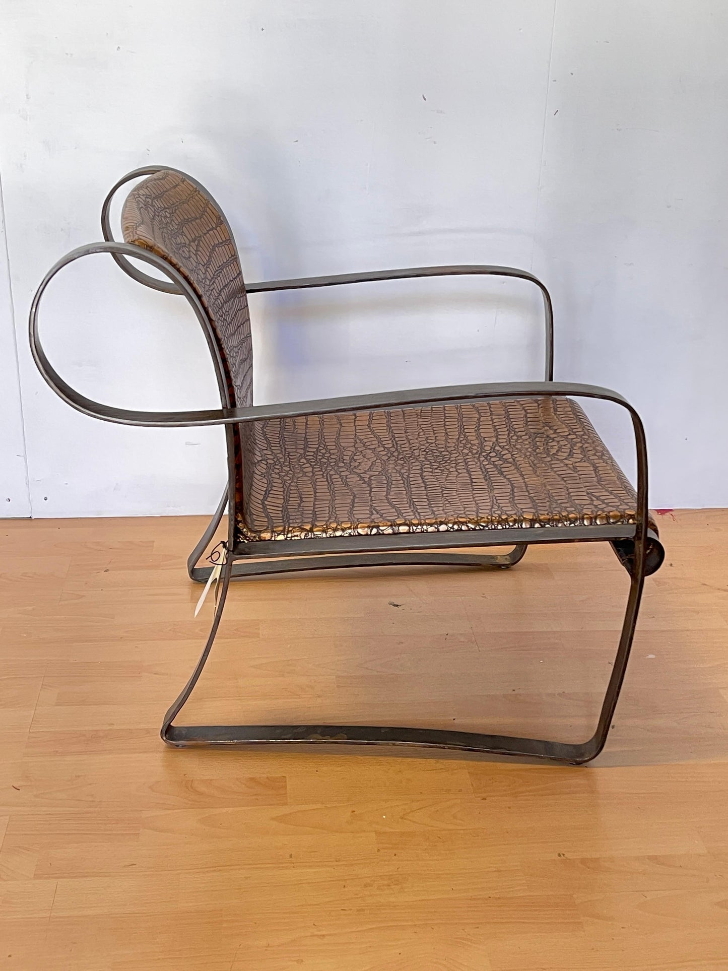 Sedia "Serpente" in Ferro Battuto e Pelle Effetto Coccodrillo