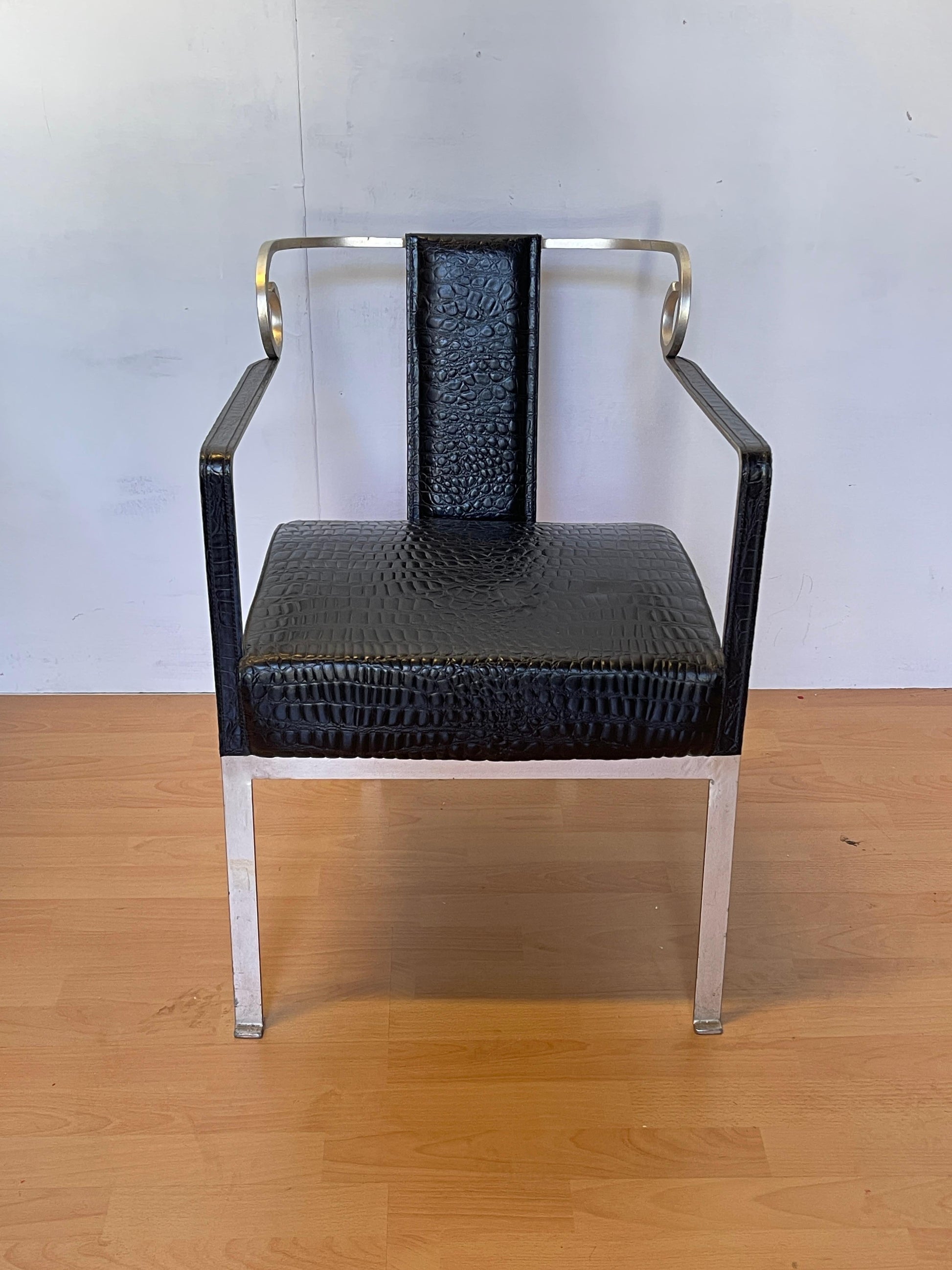 Sedia Vintage in Acciaio e Pelle Nera Effetto Coccodrillo