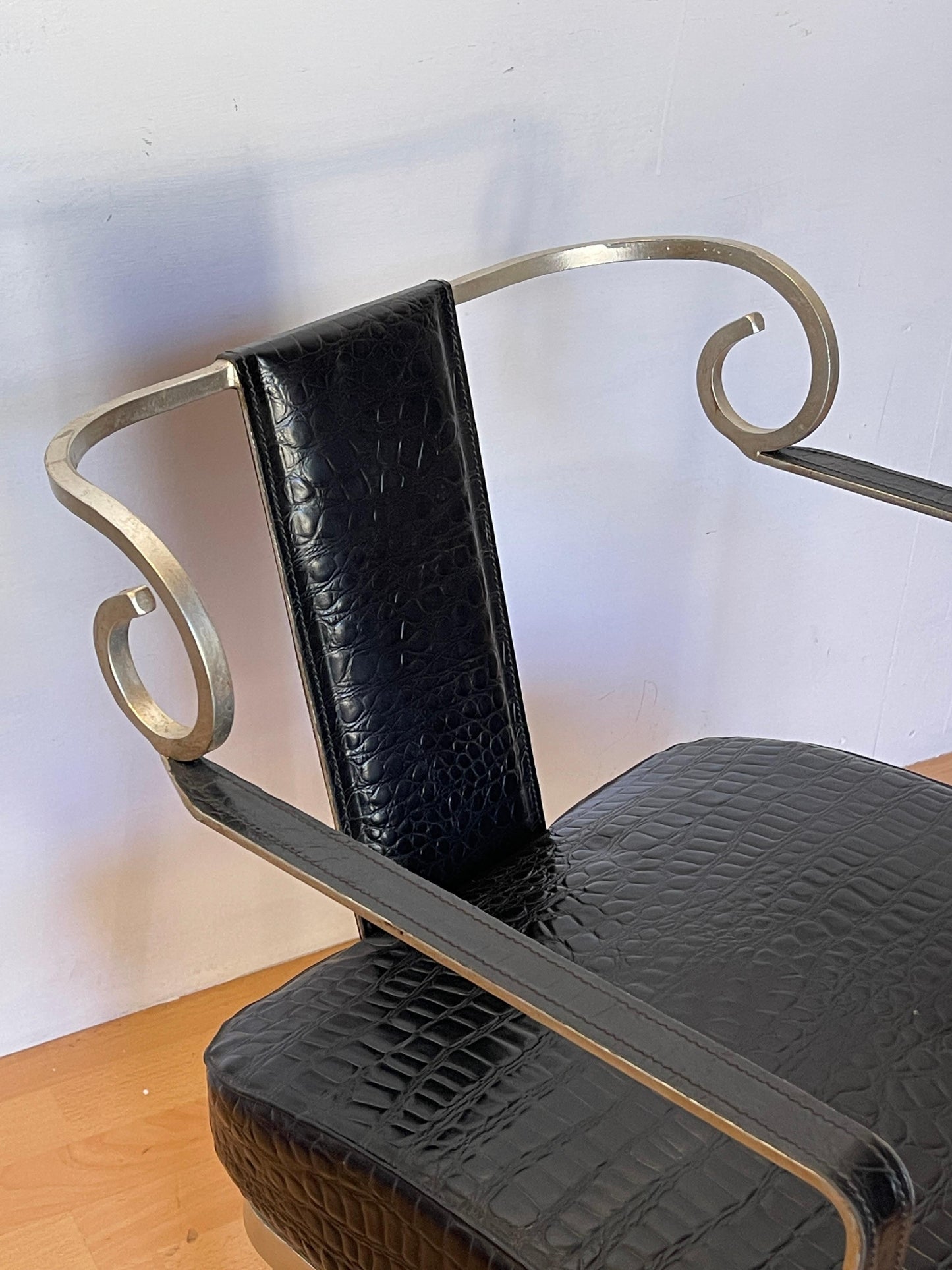Sedia Vintage in Acciaio e Pelle Nera Effetto Coccodrillo