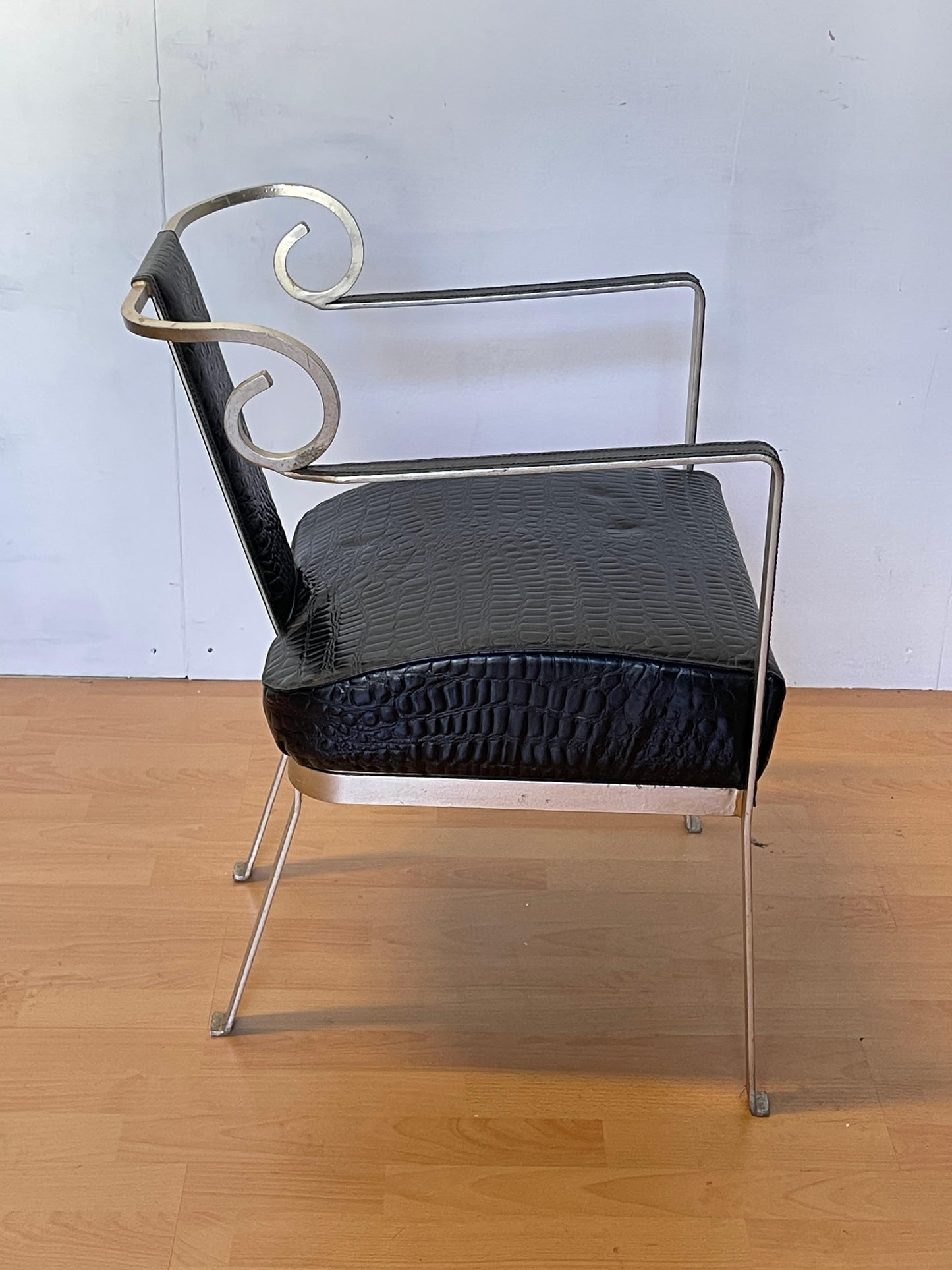 Sedia Vintage in Acciaio e Pelle Nera Effetto Coccodrillo