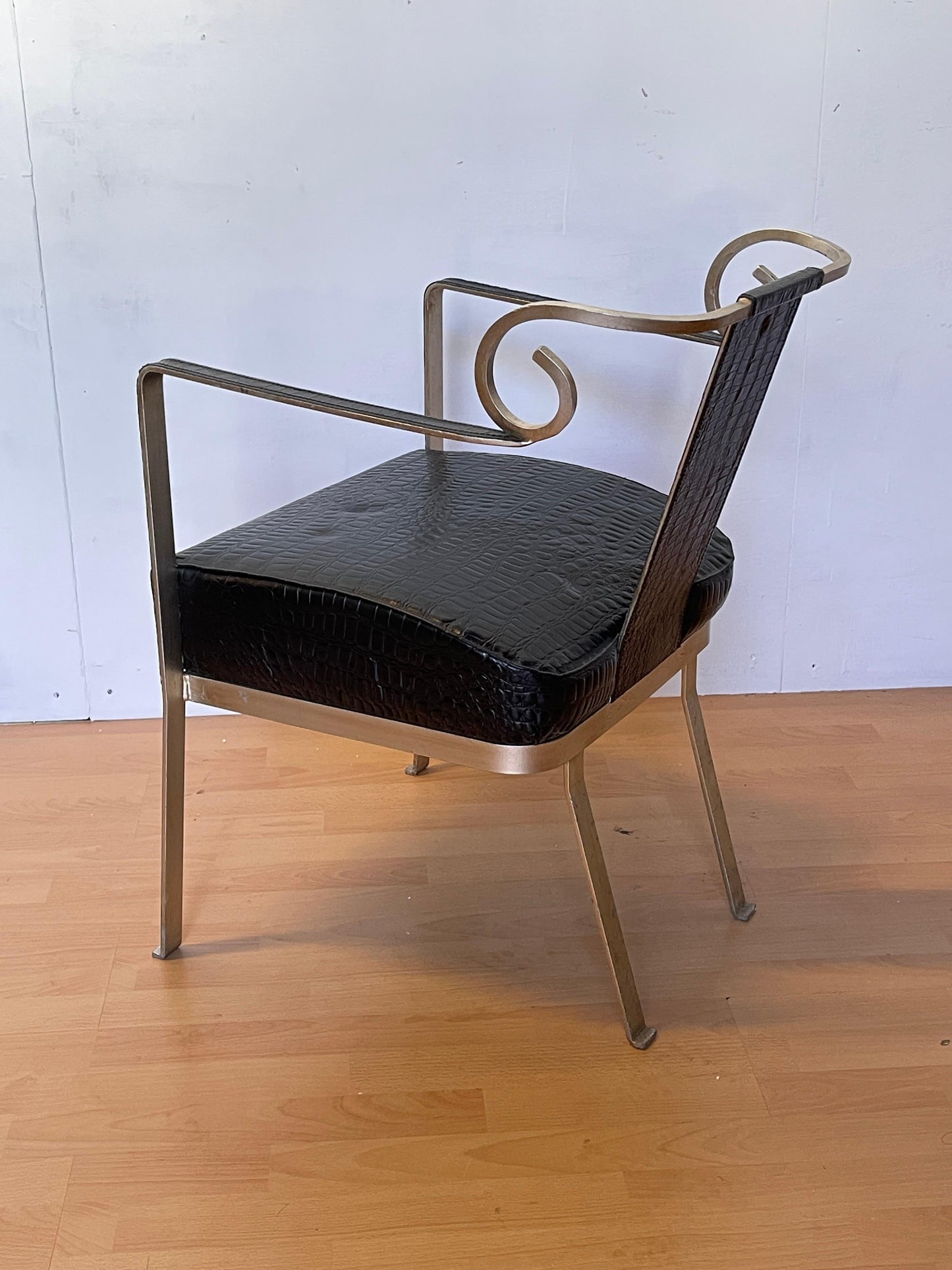 Sedia Vintage in Acciaio e Pelle Nera Effetto Coccodrillo