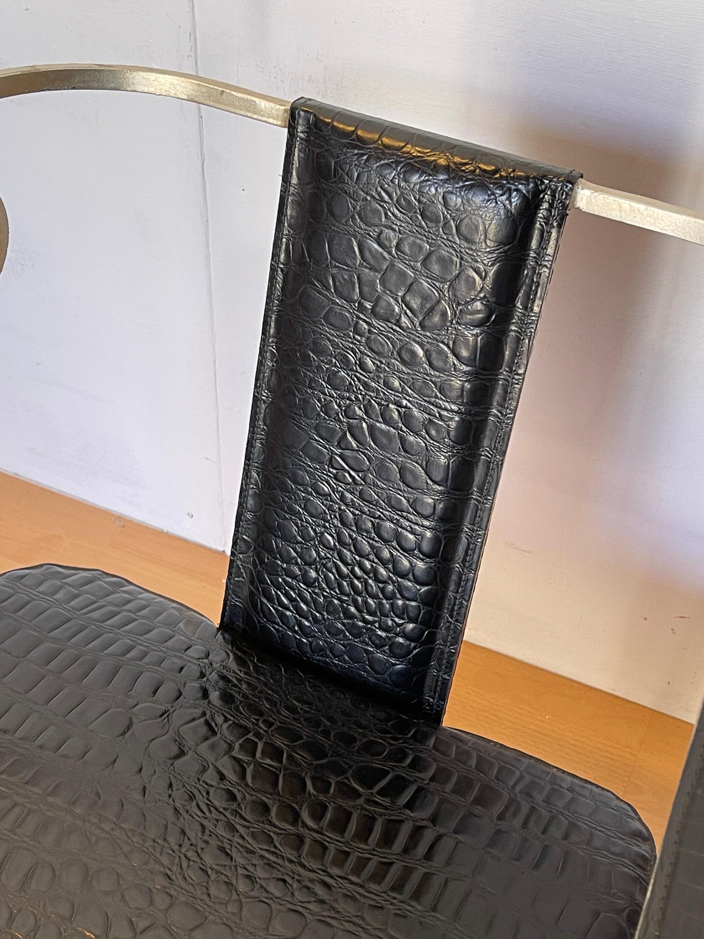 Sedia Vintage in Acciaio e Pelle Nera Effetto Coccodrillo