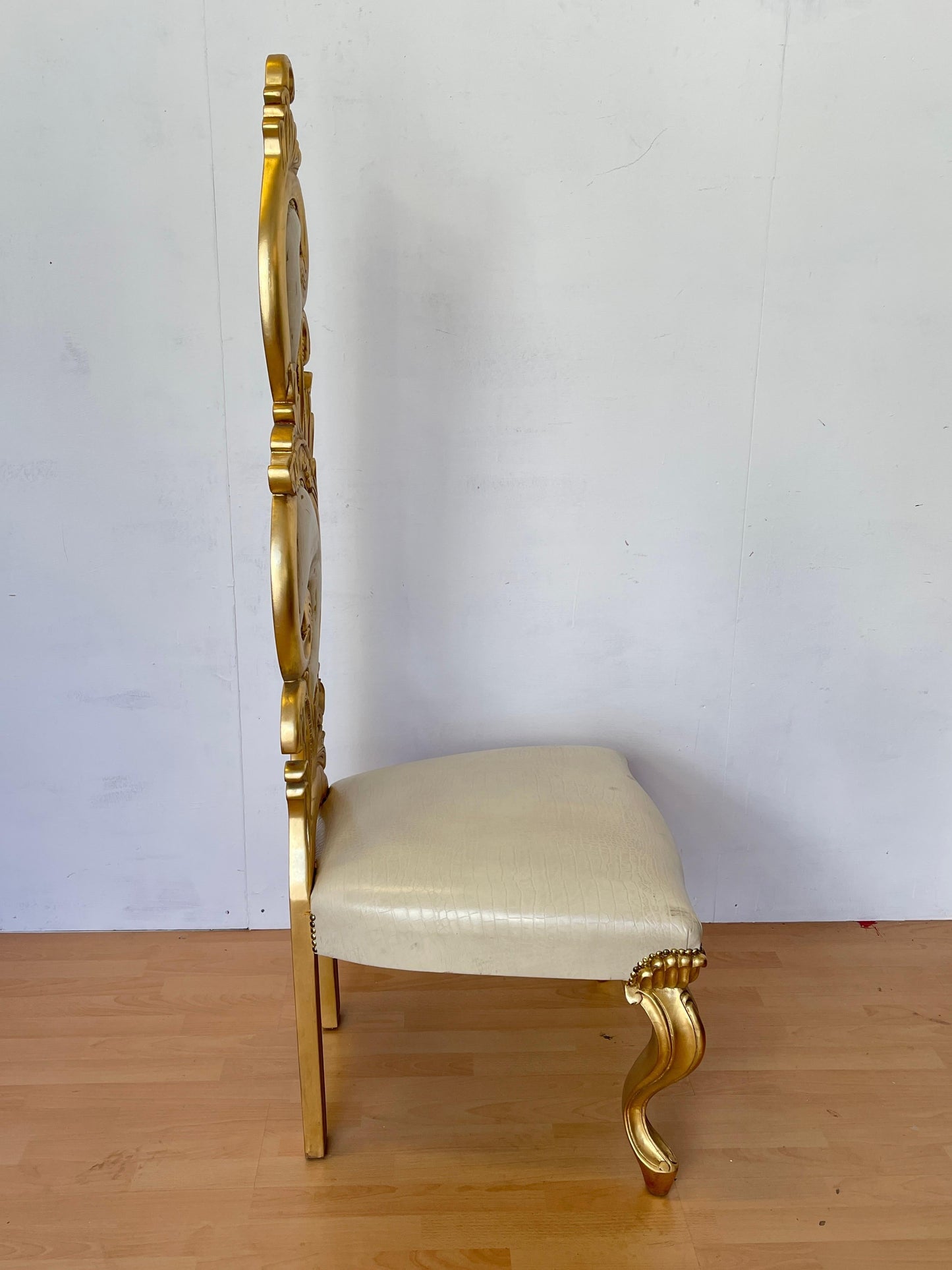 Sedia Barocco Dorato con Rivestimento in Ecopelle Avorio