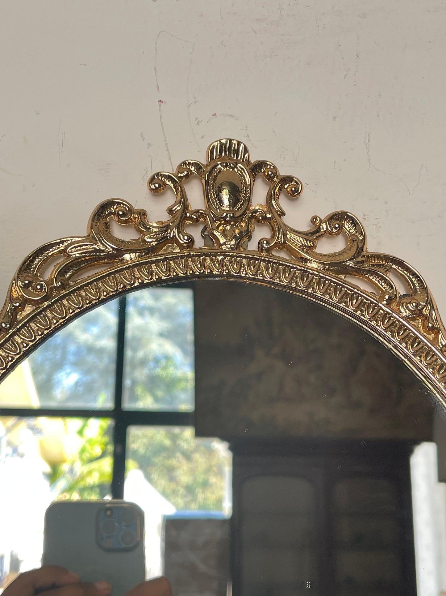 Coppia di specchi Ovali Dorati in Stile Barocco, Italia, anni '70