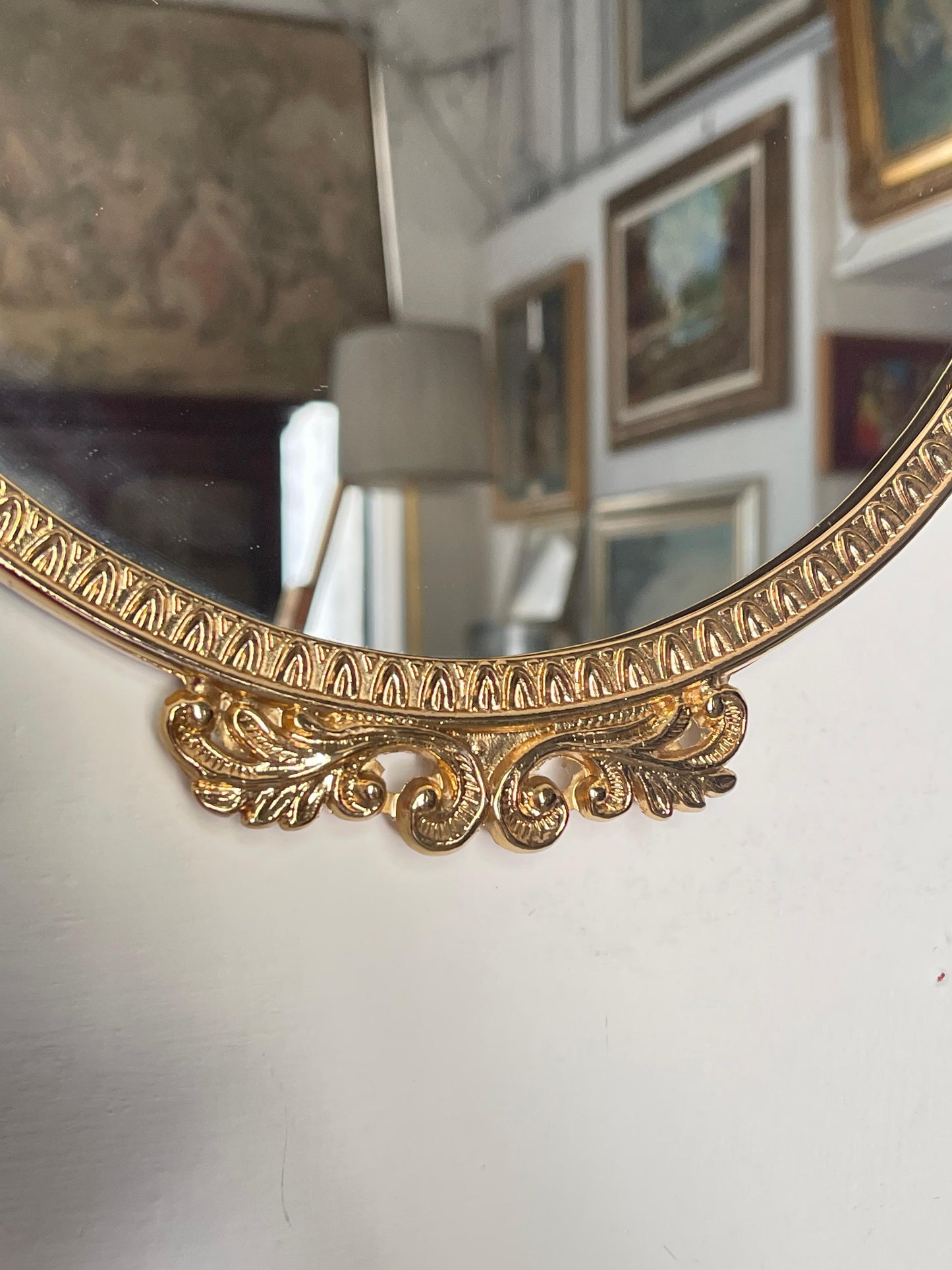 Coppia di specchi Ovali Dorati in Stile Barocco, Italia, anni '70