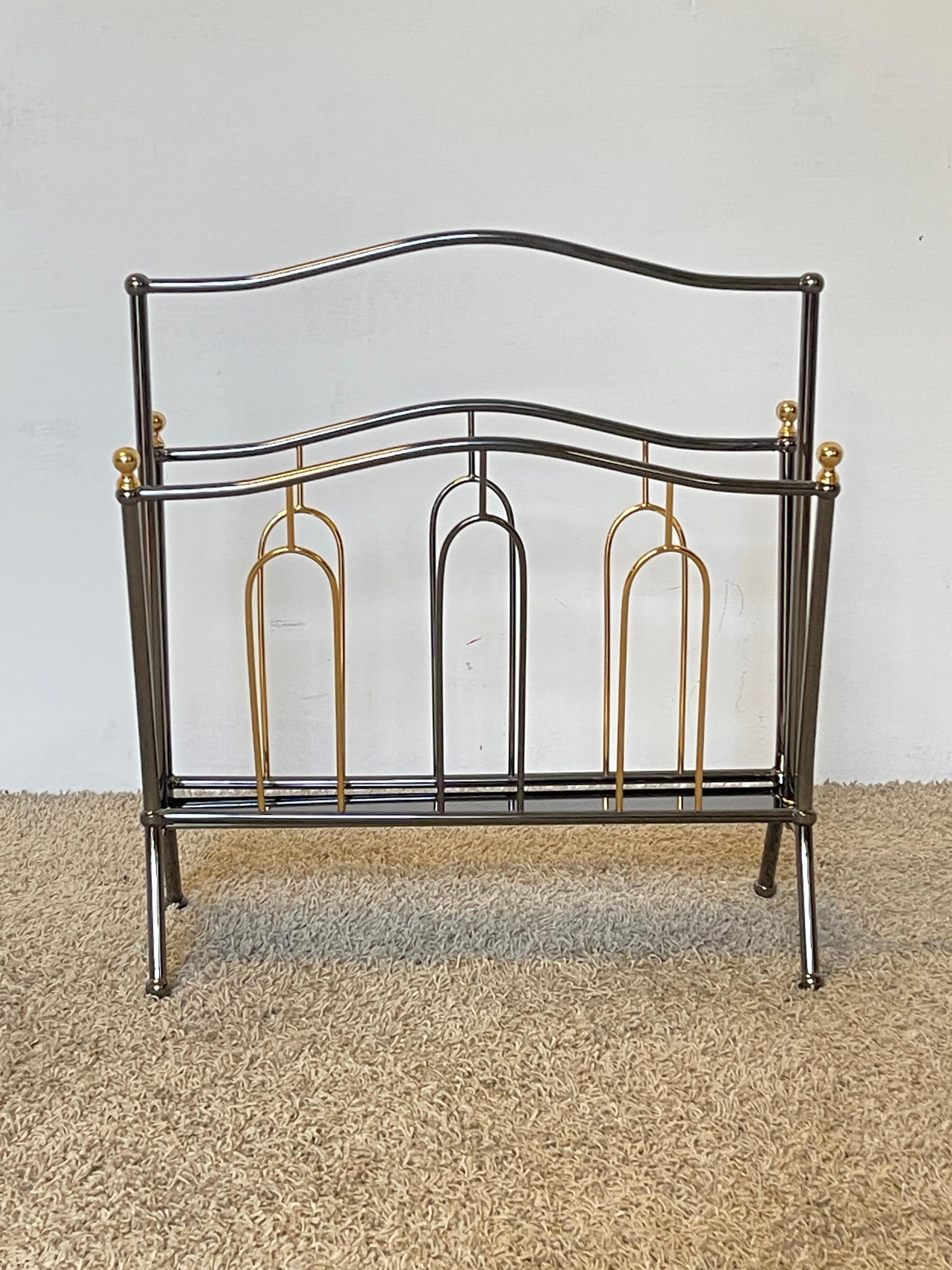 Portariviste italiano in stile Mid-Century degli anni '70 in metallo e ottone