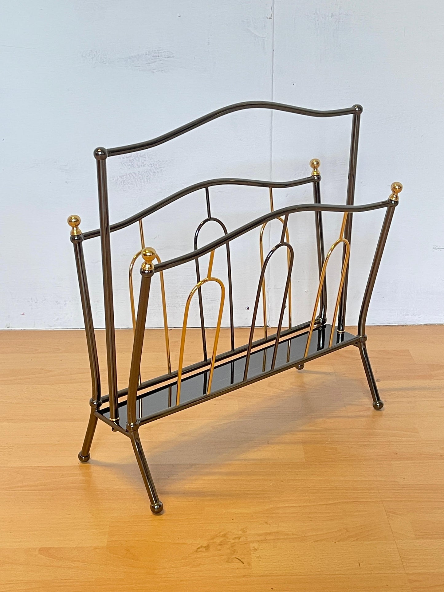 Portariviste italiano in stile Mid-Century degli anni '70 in metallo e ottone