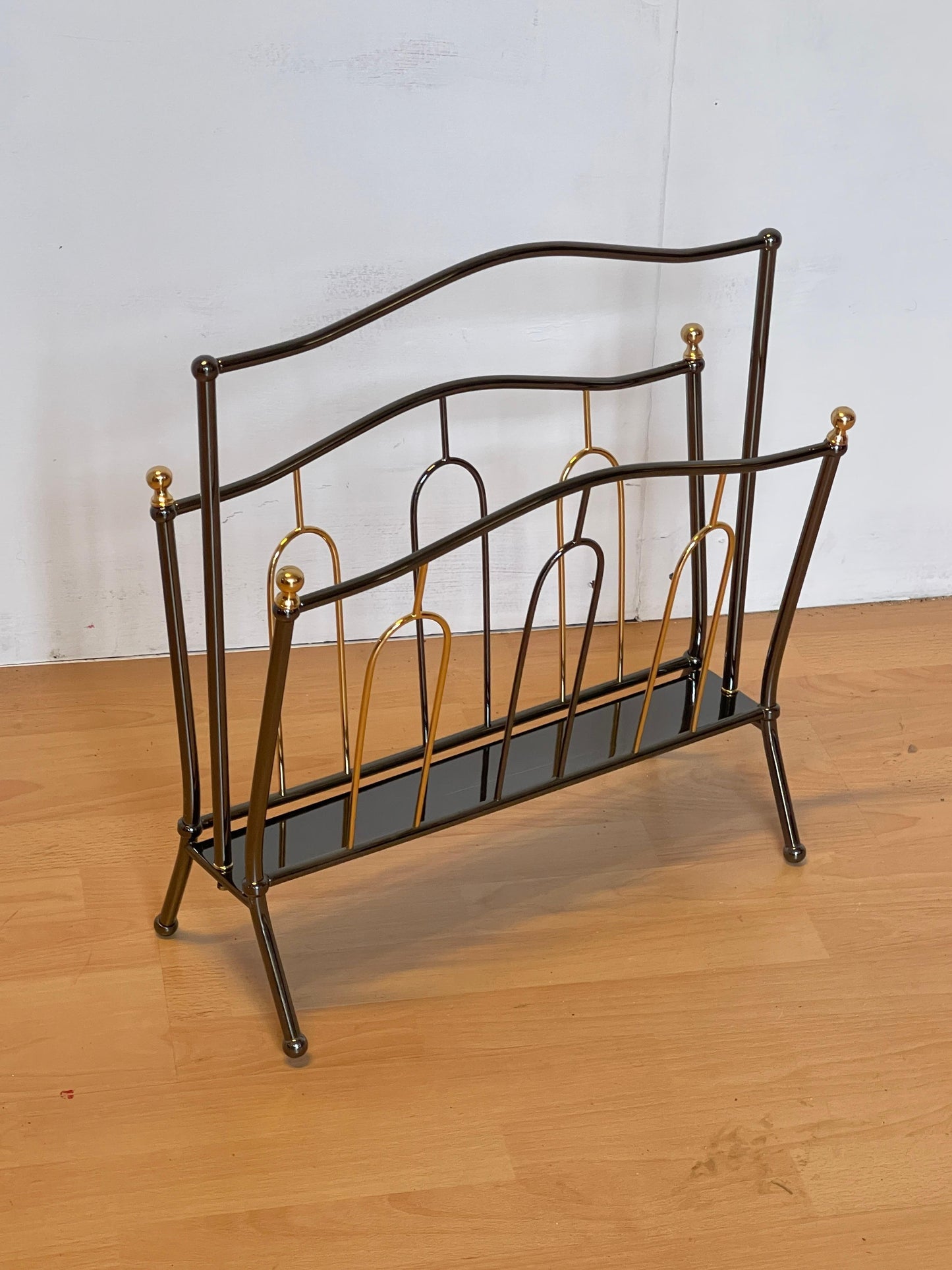 Portariviste italiano in stile Mid-Century degli anni '70 in metallo e ottone