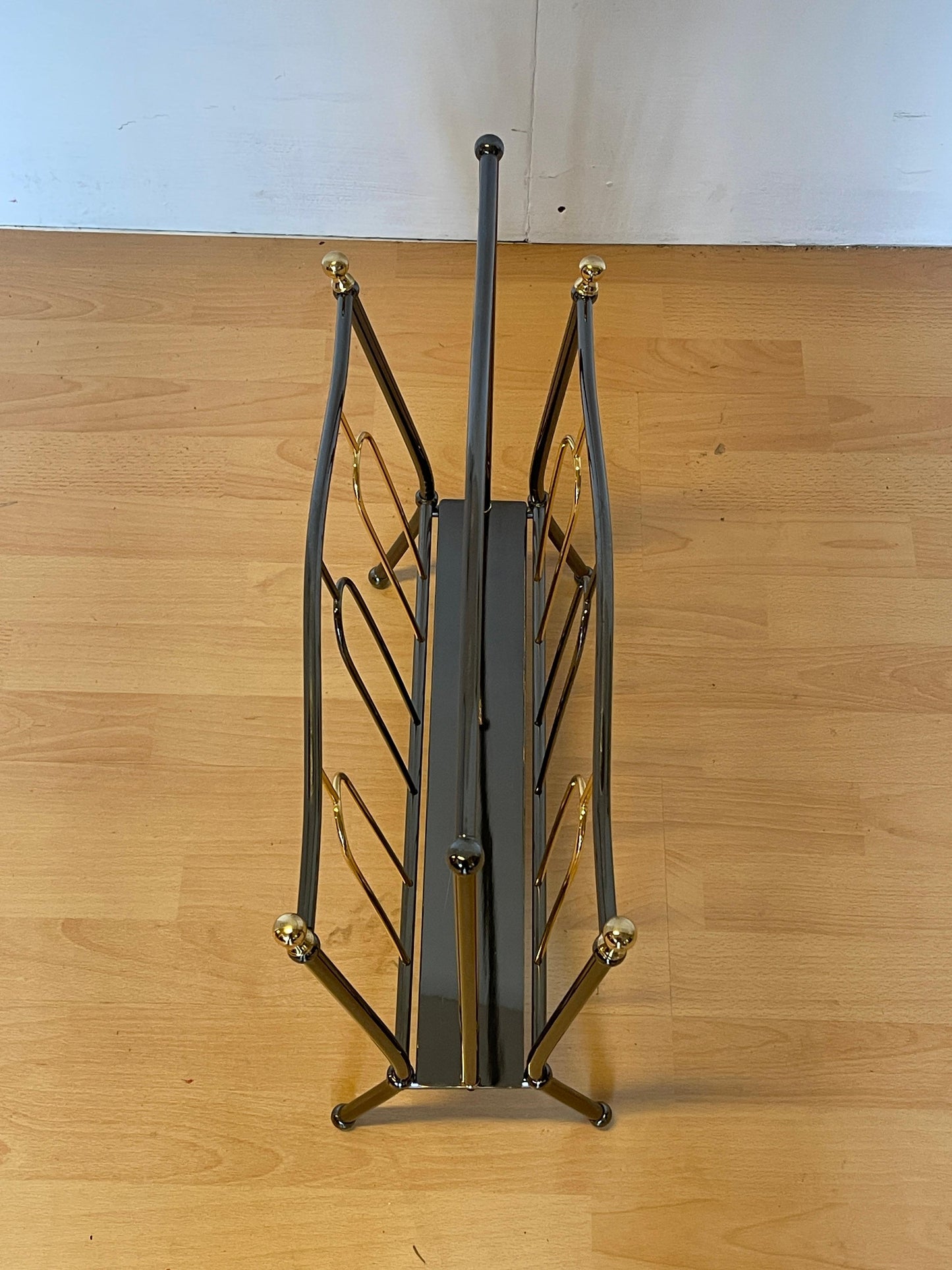 Portariviste italiano in stile Mid-Century degli anni '70 in metallo e ottone