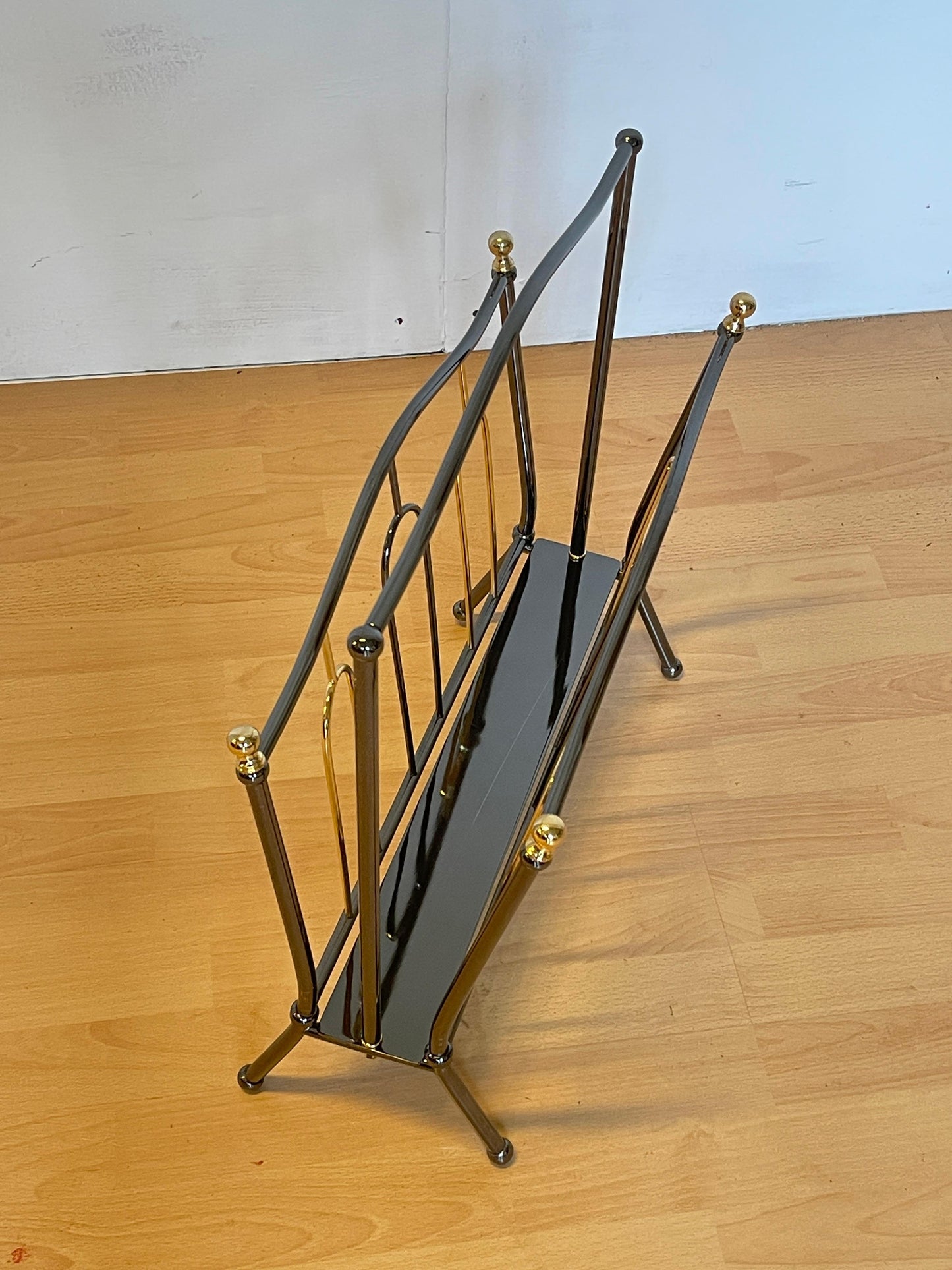 Portariviste italiano in stile Mid-Century degli anni '70 in metallo e ottone