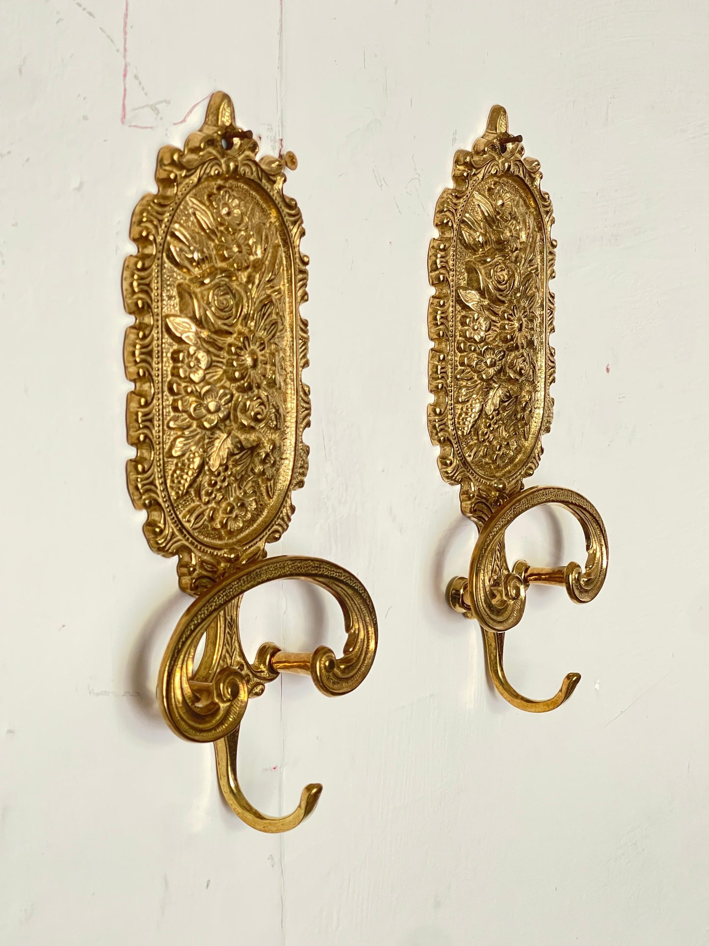 Eleganti Ganci da Parete Dorati in Stile Barocco – Set di 2 con Dettagli Florali