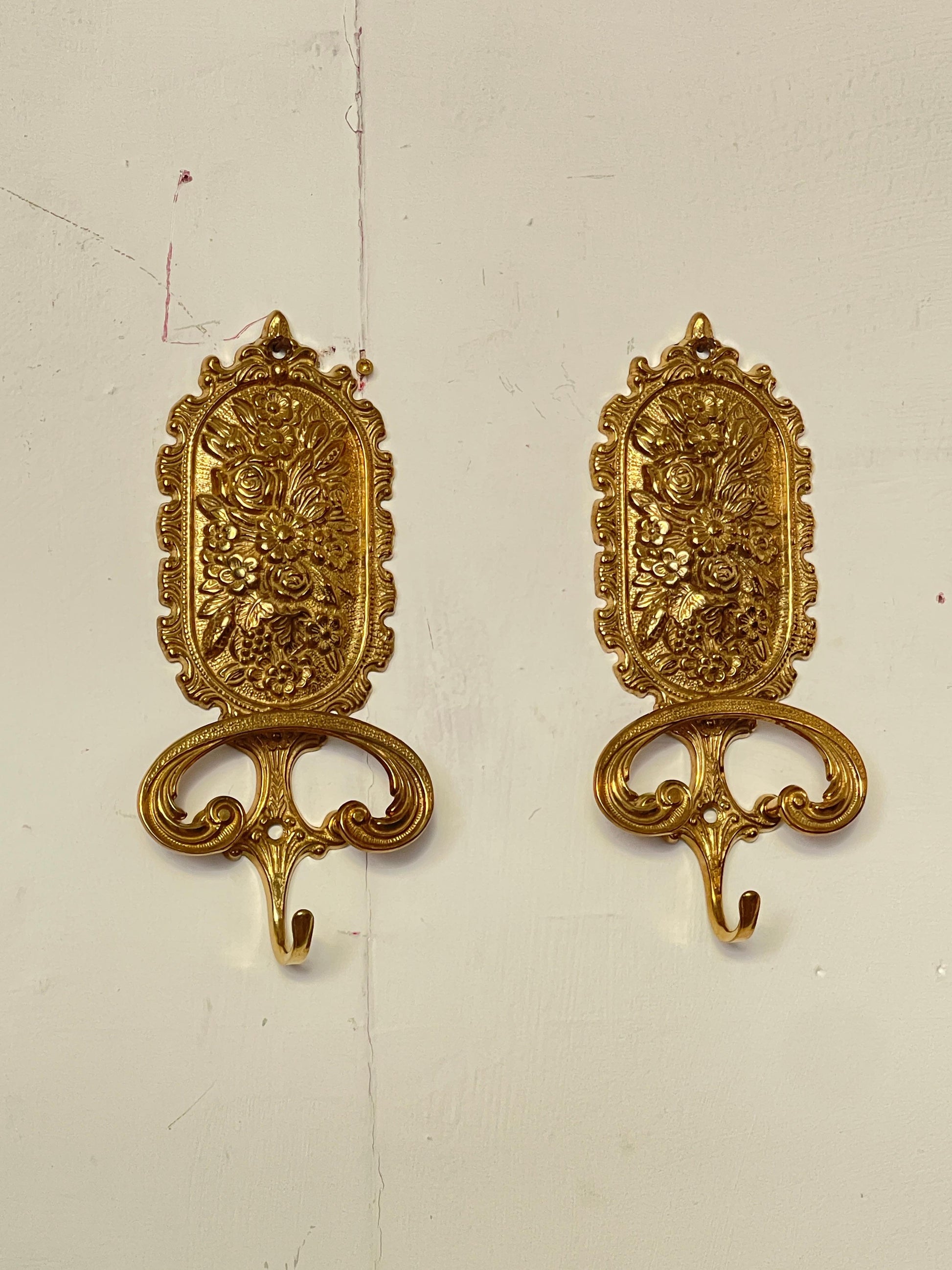 Eleganti Ganci da Parete Dorati in Stile Barocco – Set di 2 con Dettagli Florali