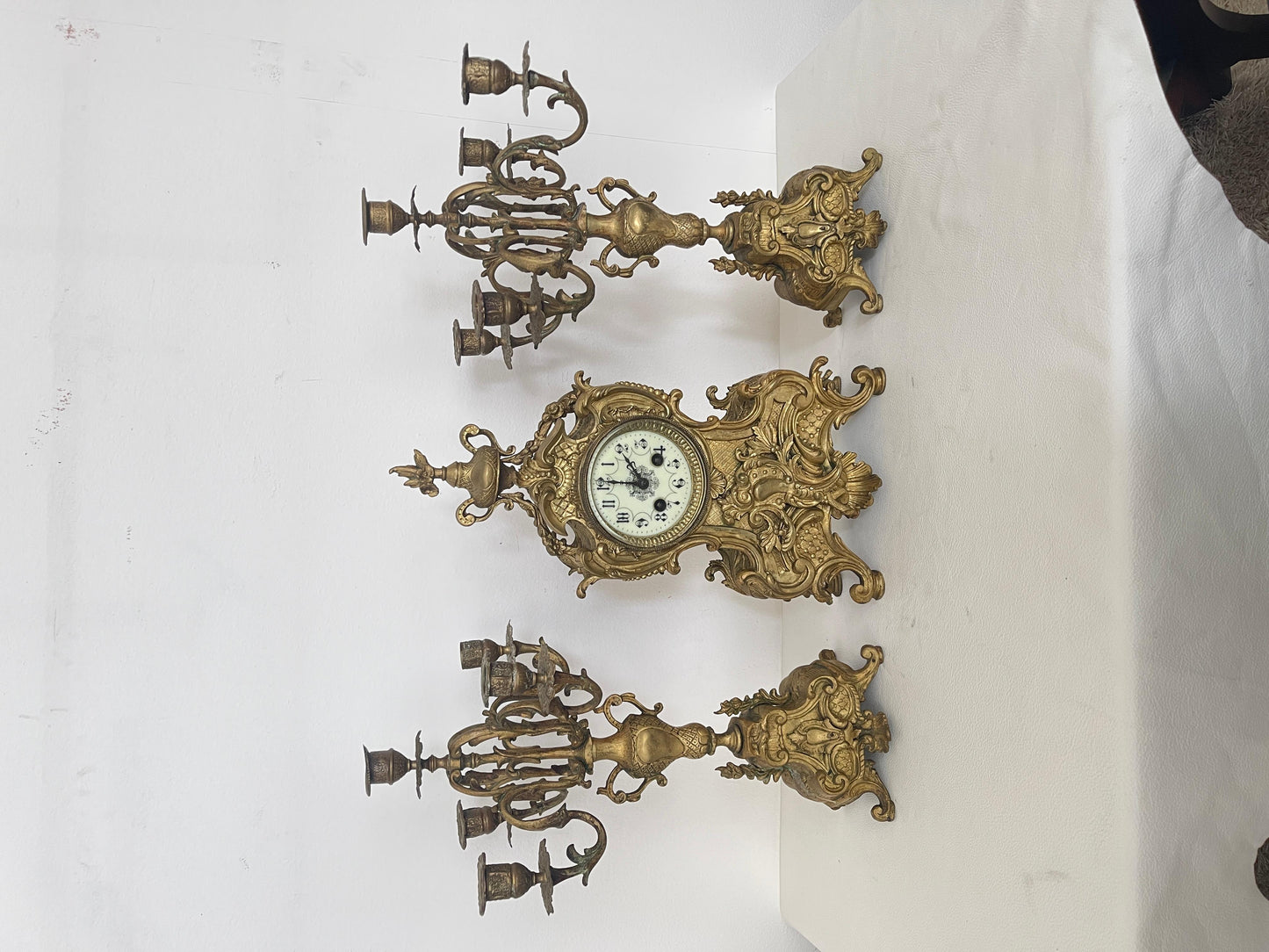 Trittico Antico in Bronzo Dorato – Orologio da Camino con Coppia di Candelabri
