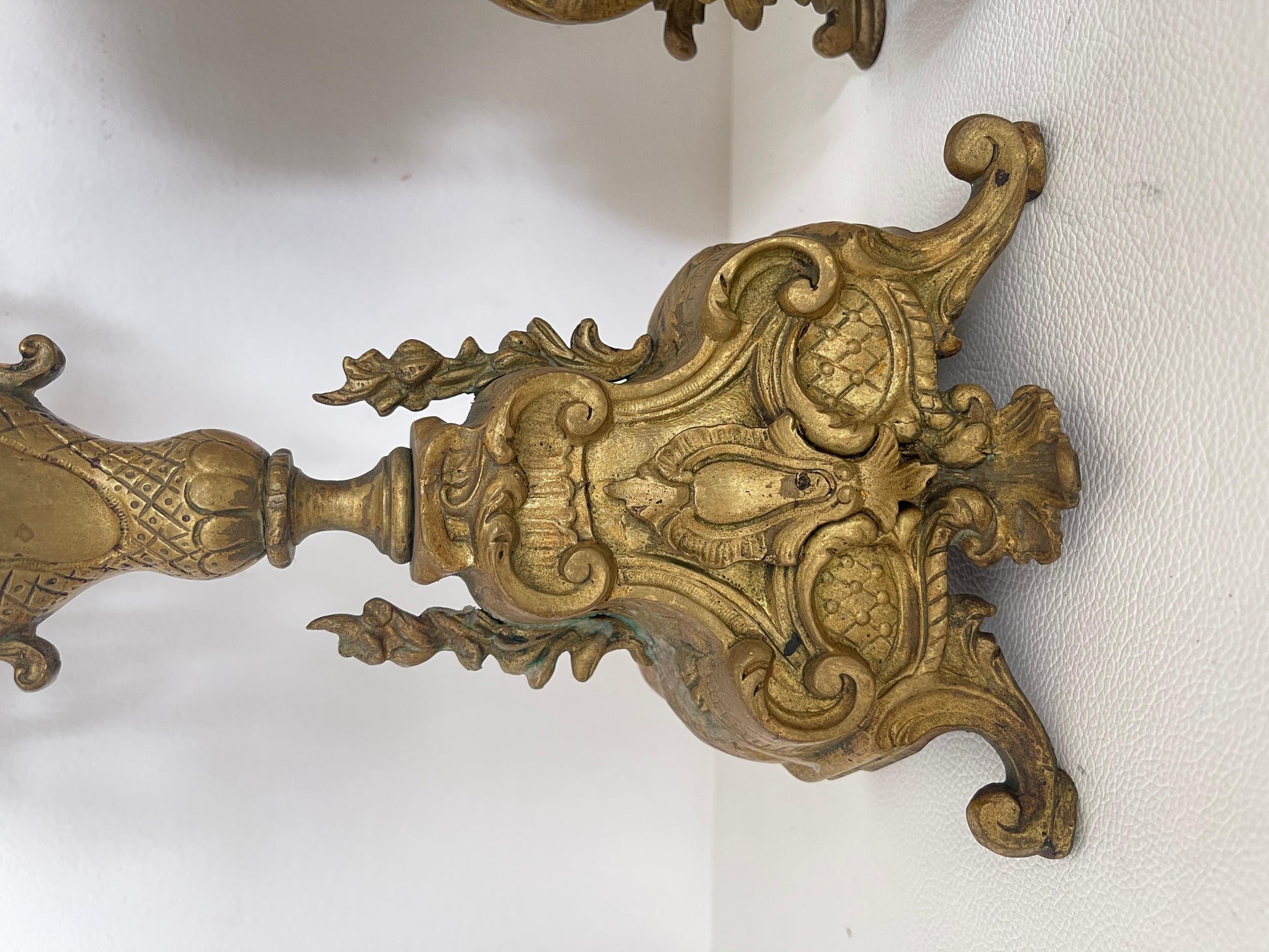 Trittico Antico in Bronzo Dorato – Orologio da Camino con Coppia di Candelabri