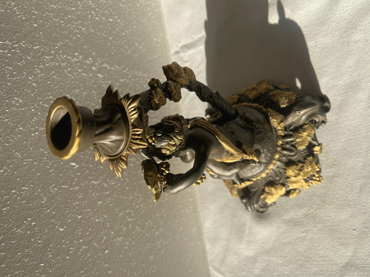 Splendido candeliere italiano in bronzo con cherubini, anni 1980