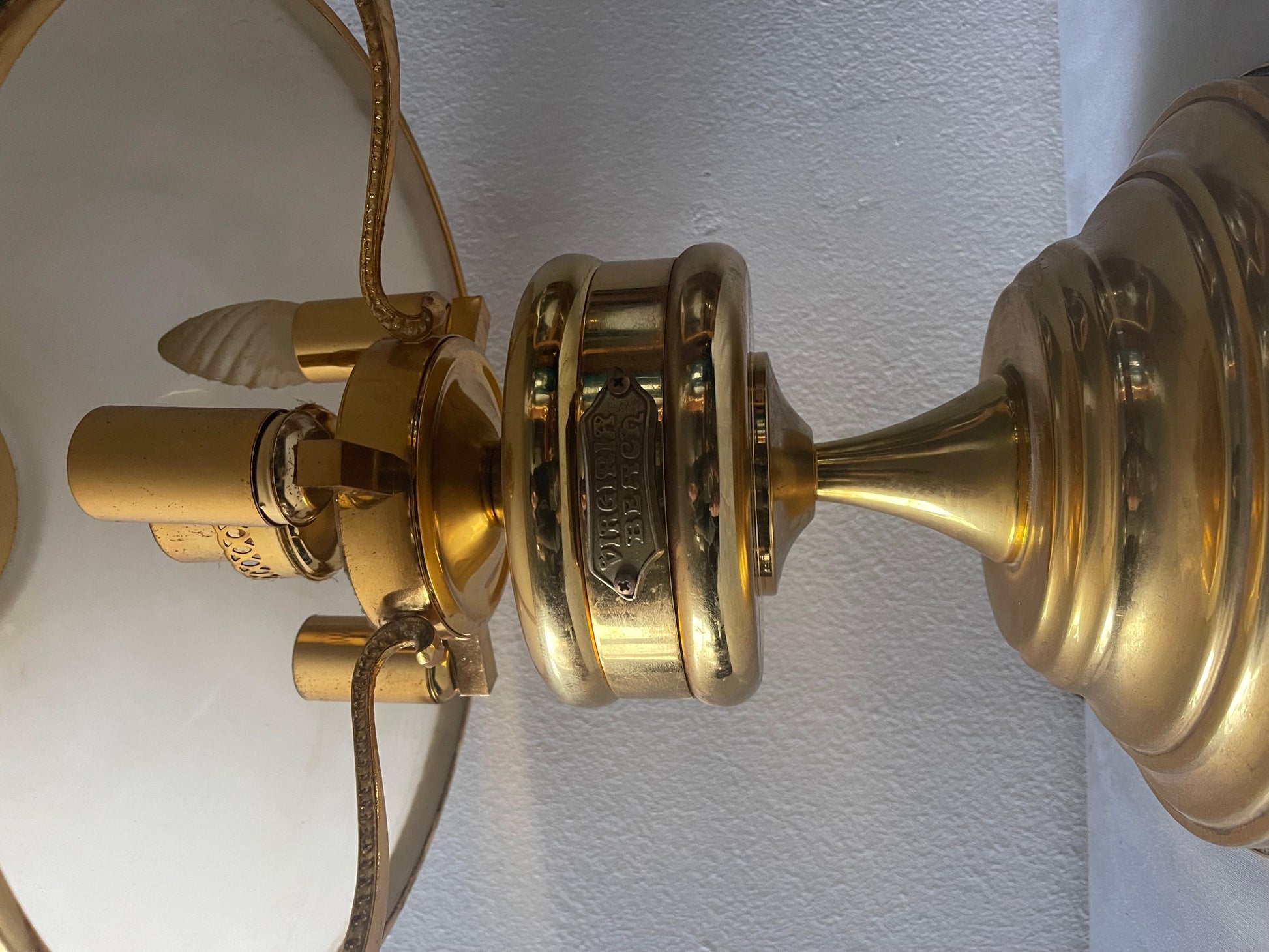 Lampada da tavolo in ottone e vetro italiano stile modernariato anni '90
