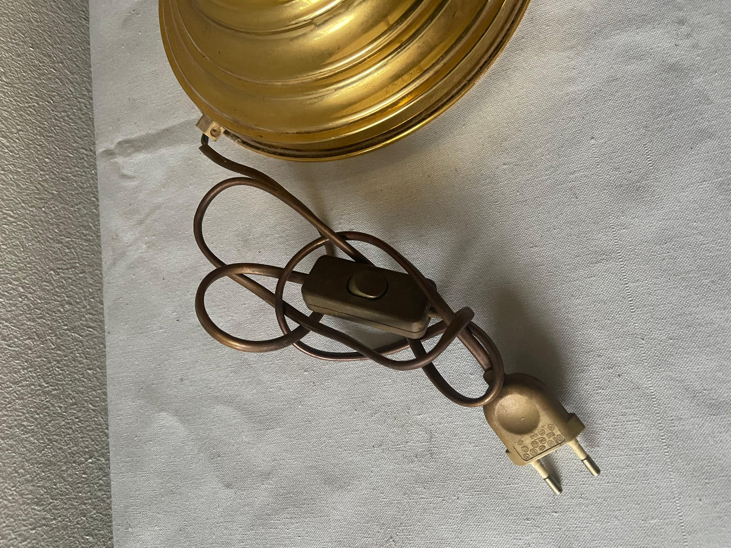 Lampada da tavolo in ottone e vetro italiano stile modernariato anni '90