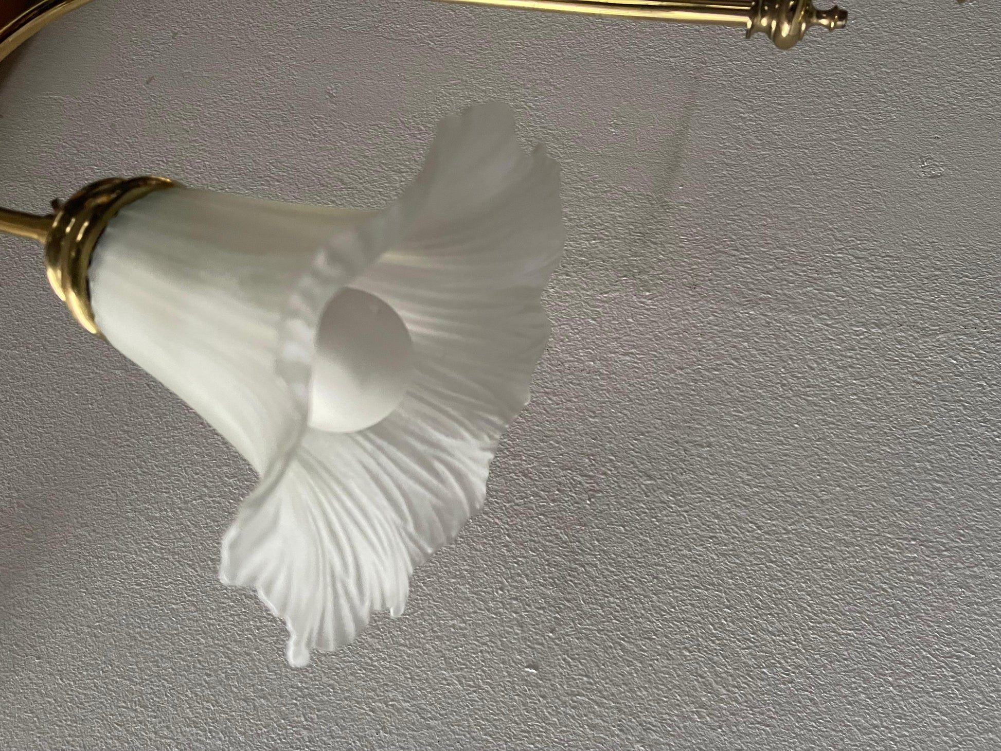 Bella coppia di lampade da tavolo in vetro stile tulip italiano degli anni '80