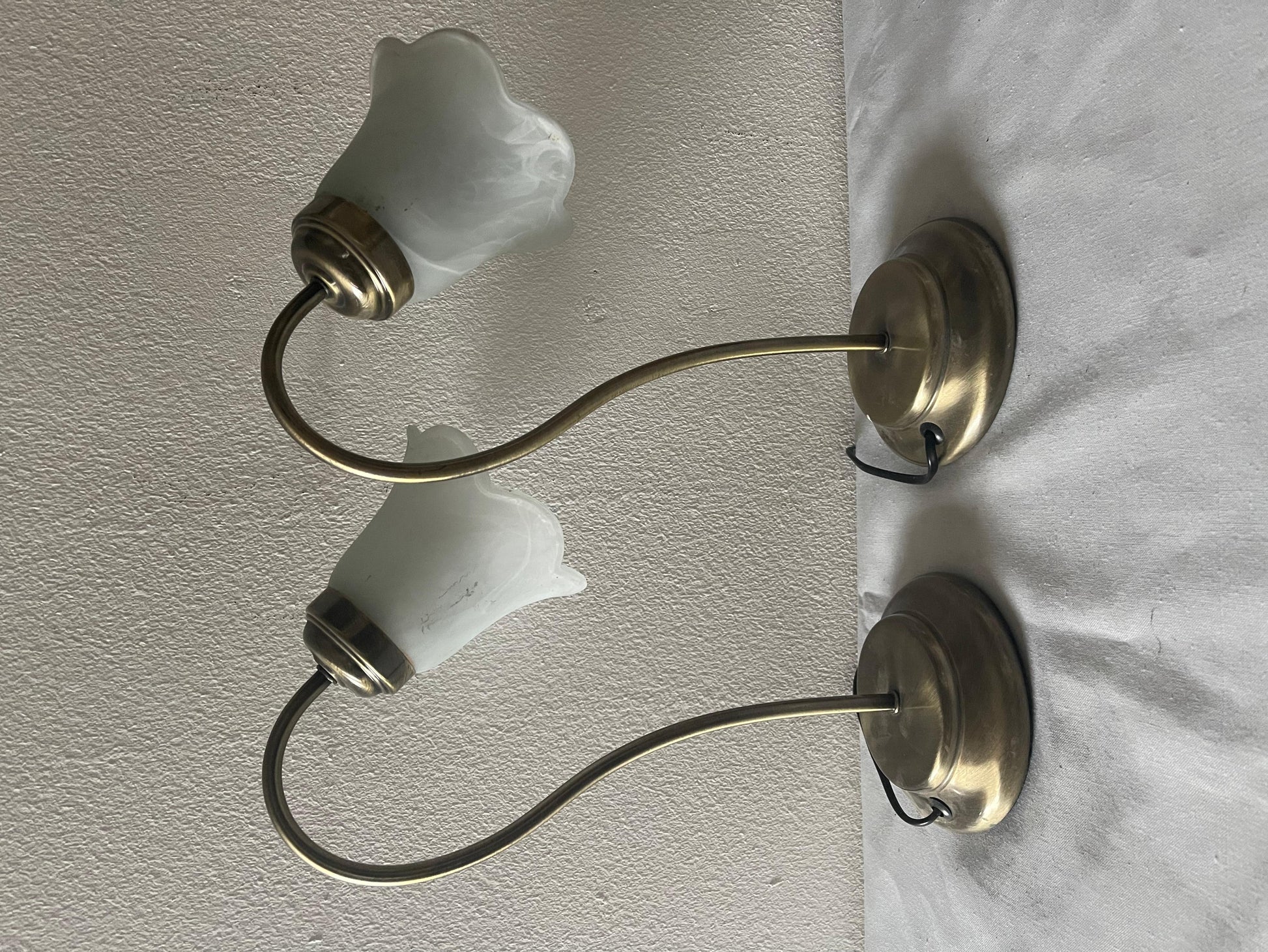 Bella coppia di lampade da tavolo in vetro stile tulip italiano degli anni '80
