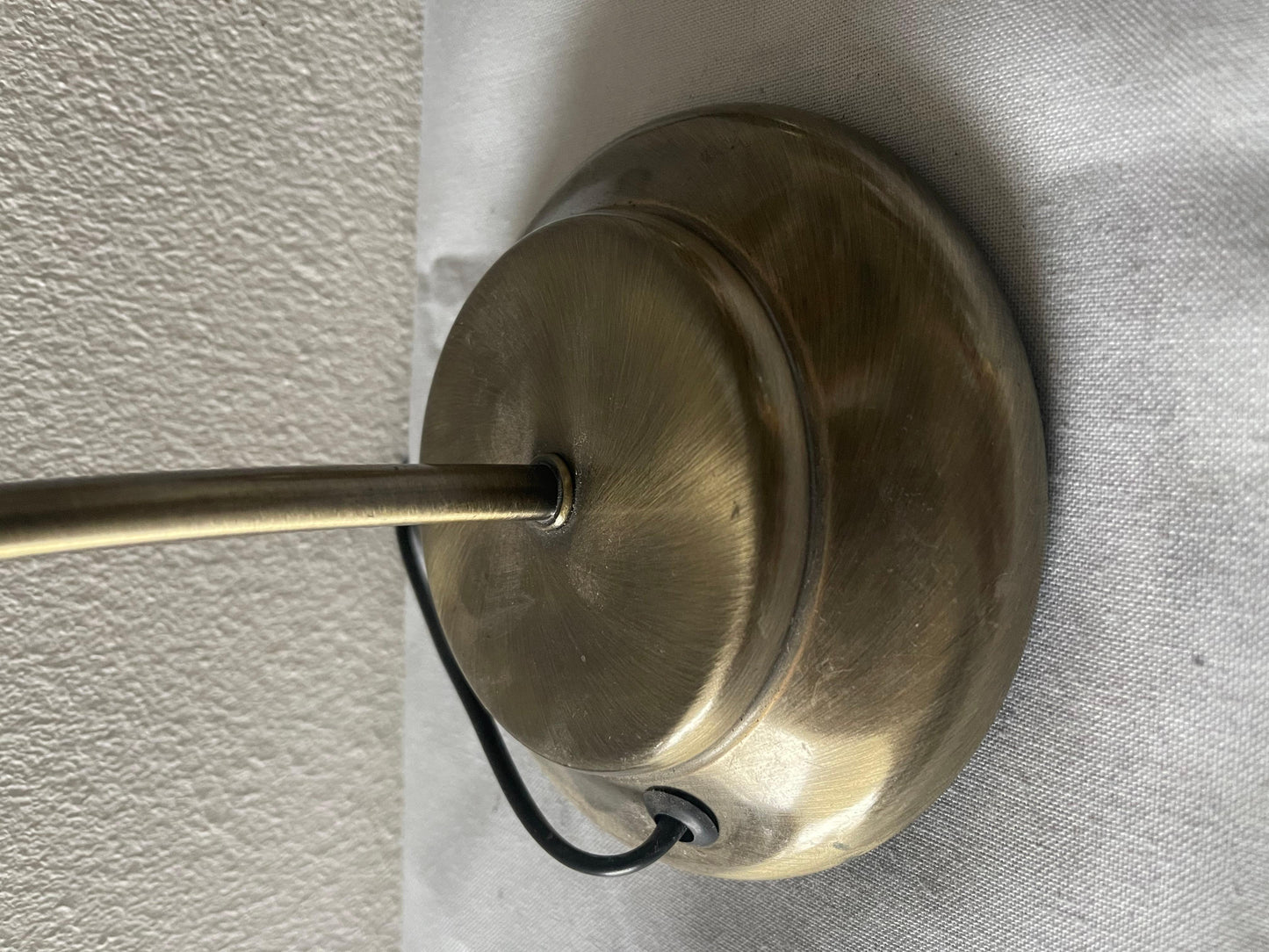 Bella coppia di lampade da tavolo in vetro stile tulip italiano degli anni '80